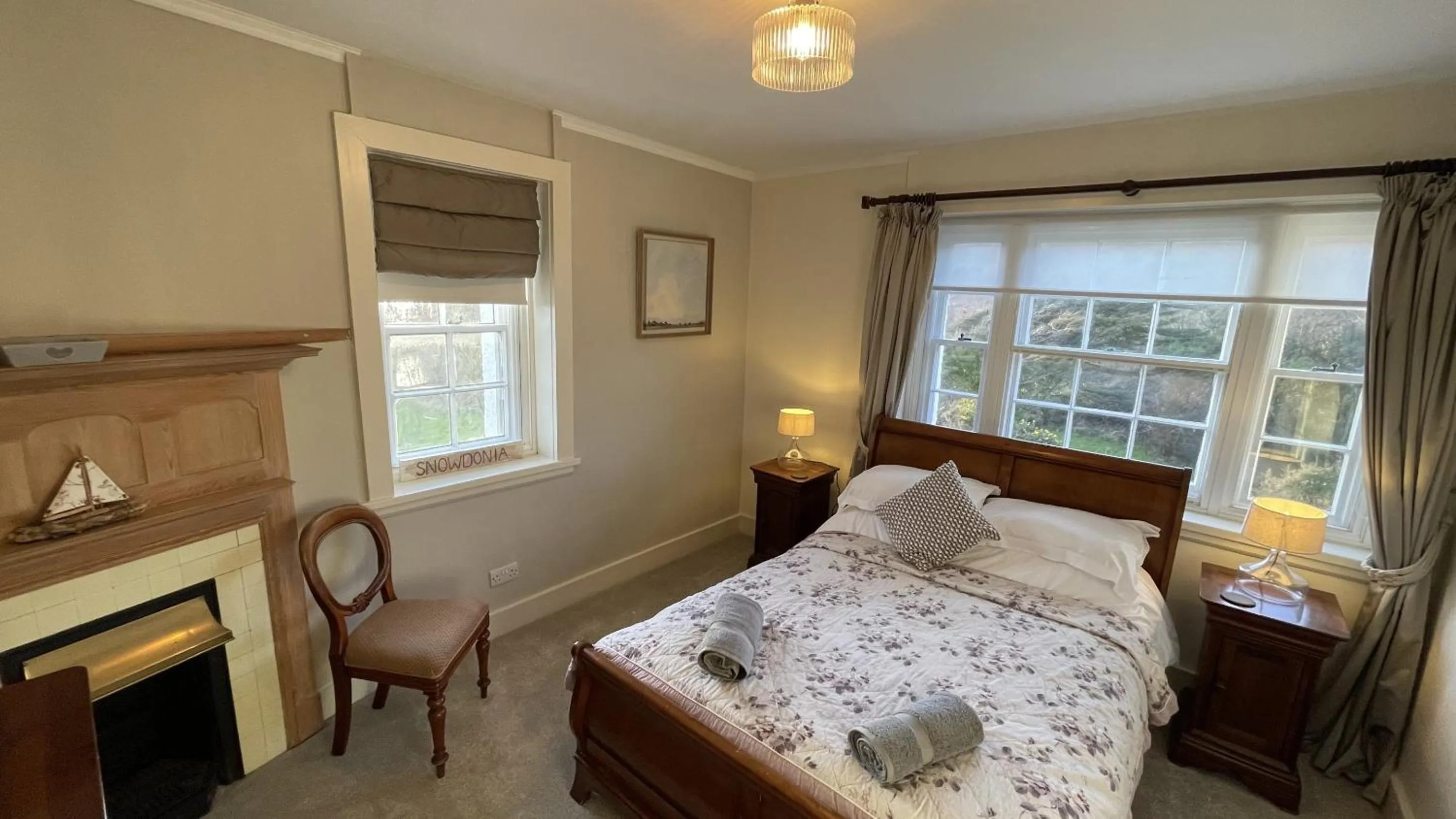 Bedroom, Bed in Tan Y Cytiau