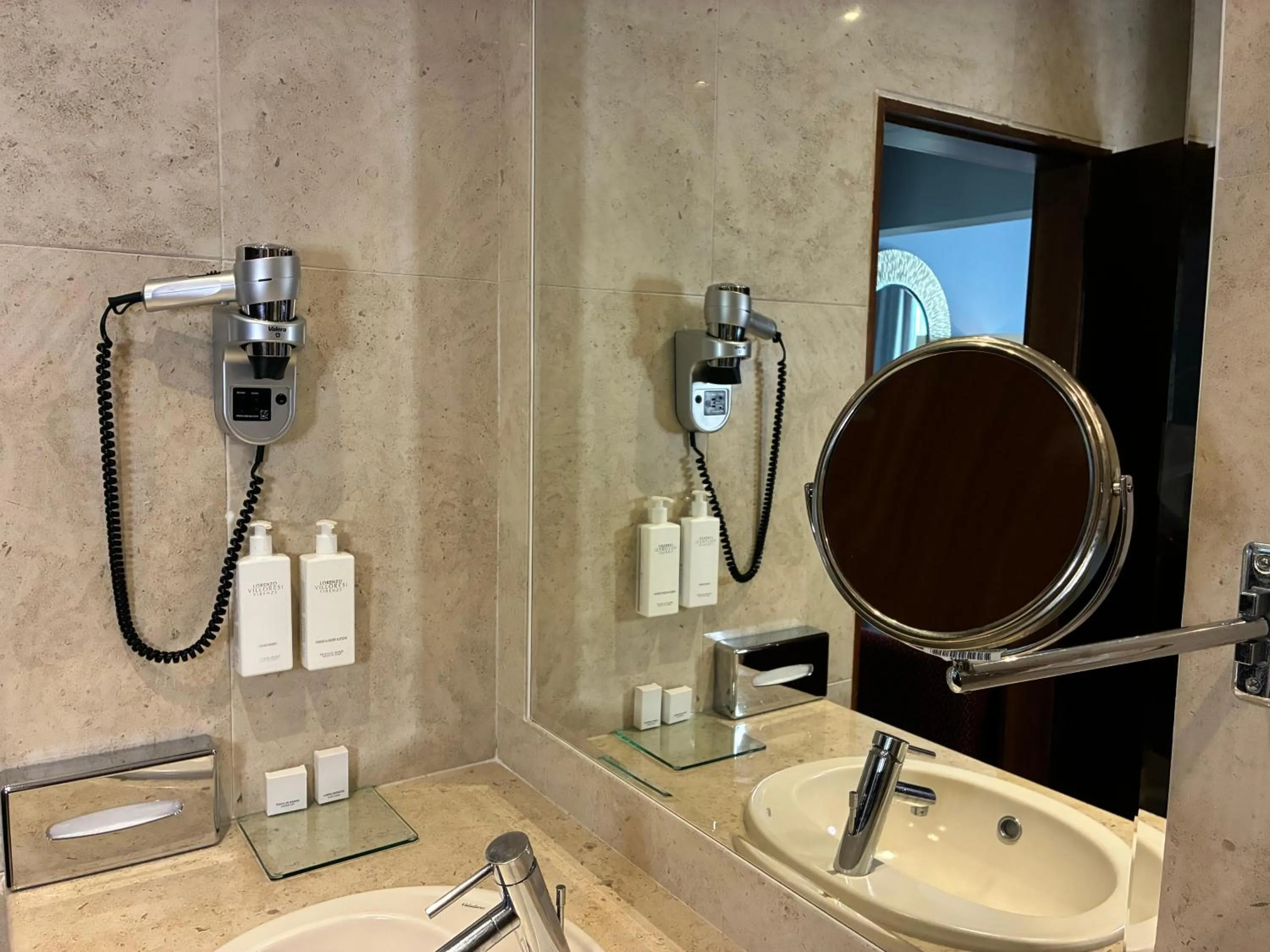 Bathroom in Verdi Santarém