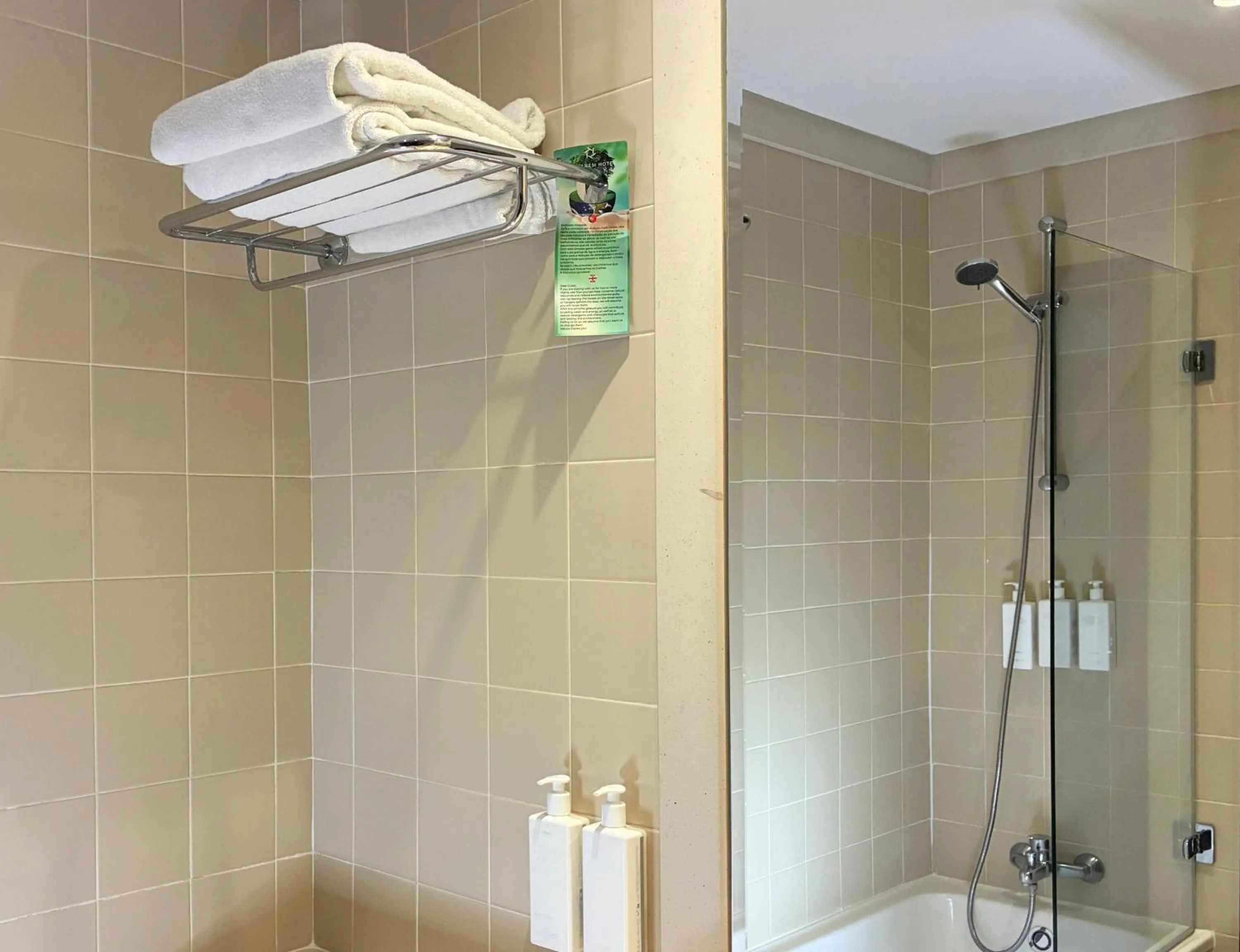 Bathroom in Verdi Santarém