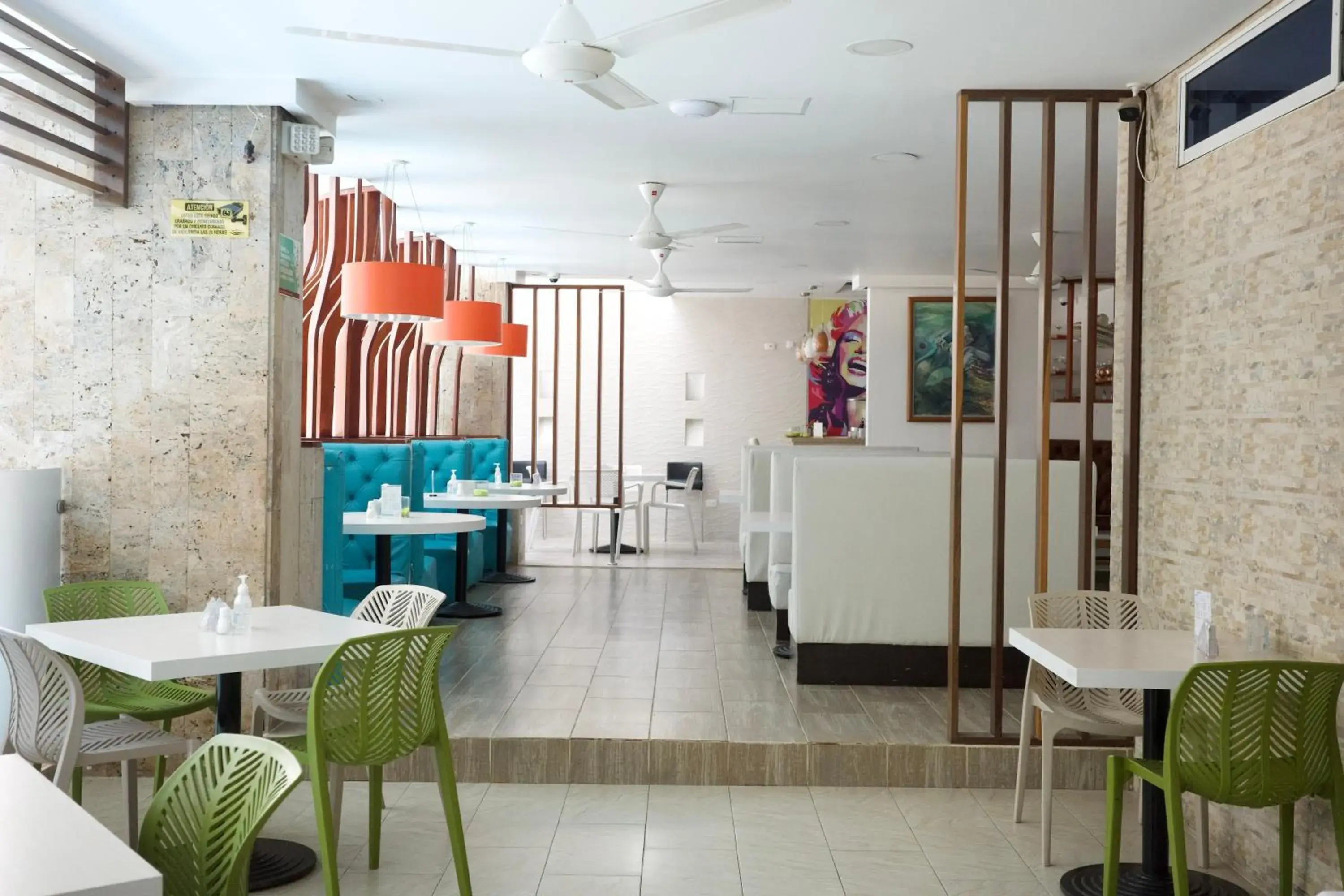 Restaurant/places to eat in Hotel La Riviera Restaurant/places to eat in Hotel La Riviera