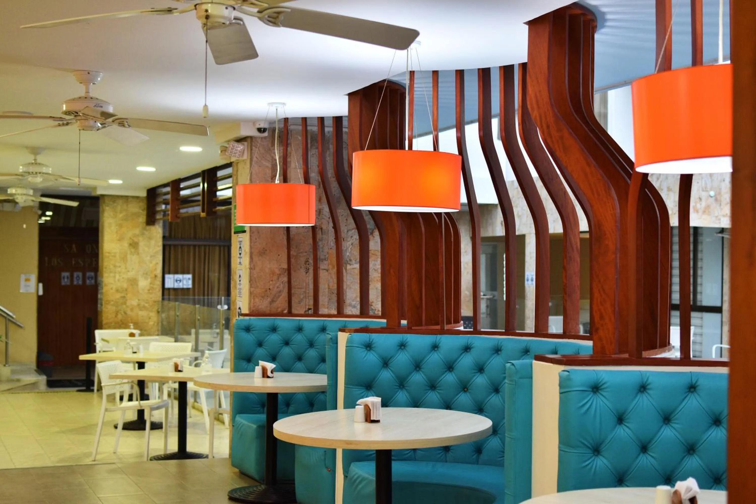 Restaurant/places to eat in Hotel La Riviera