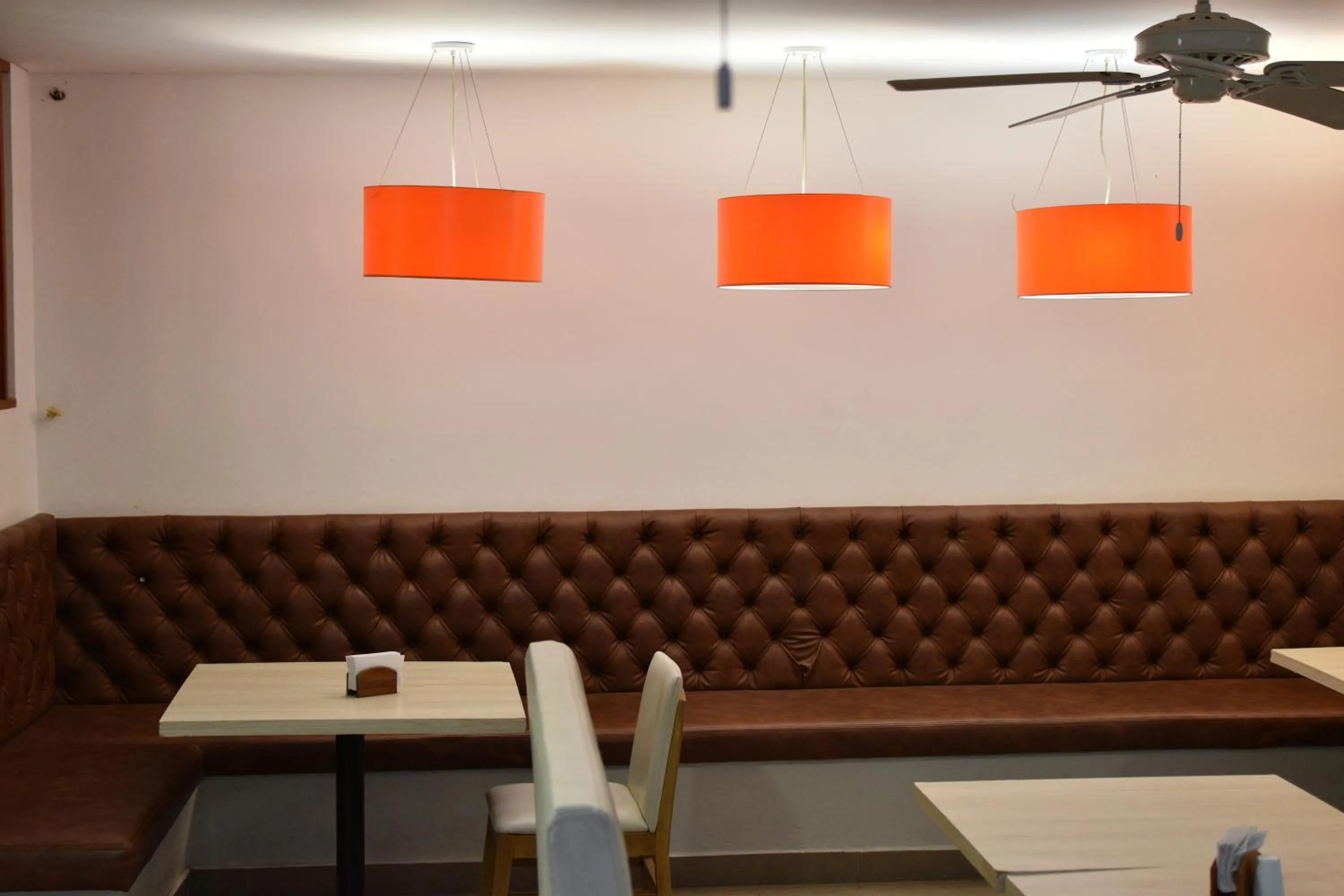 Restaurant/places to eat in Hotel La Riviera