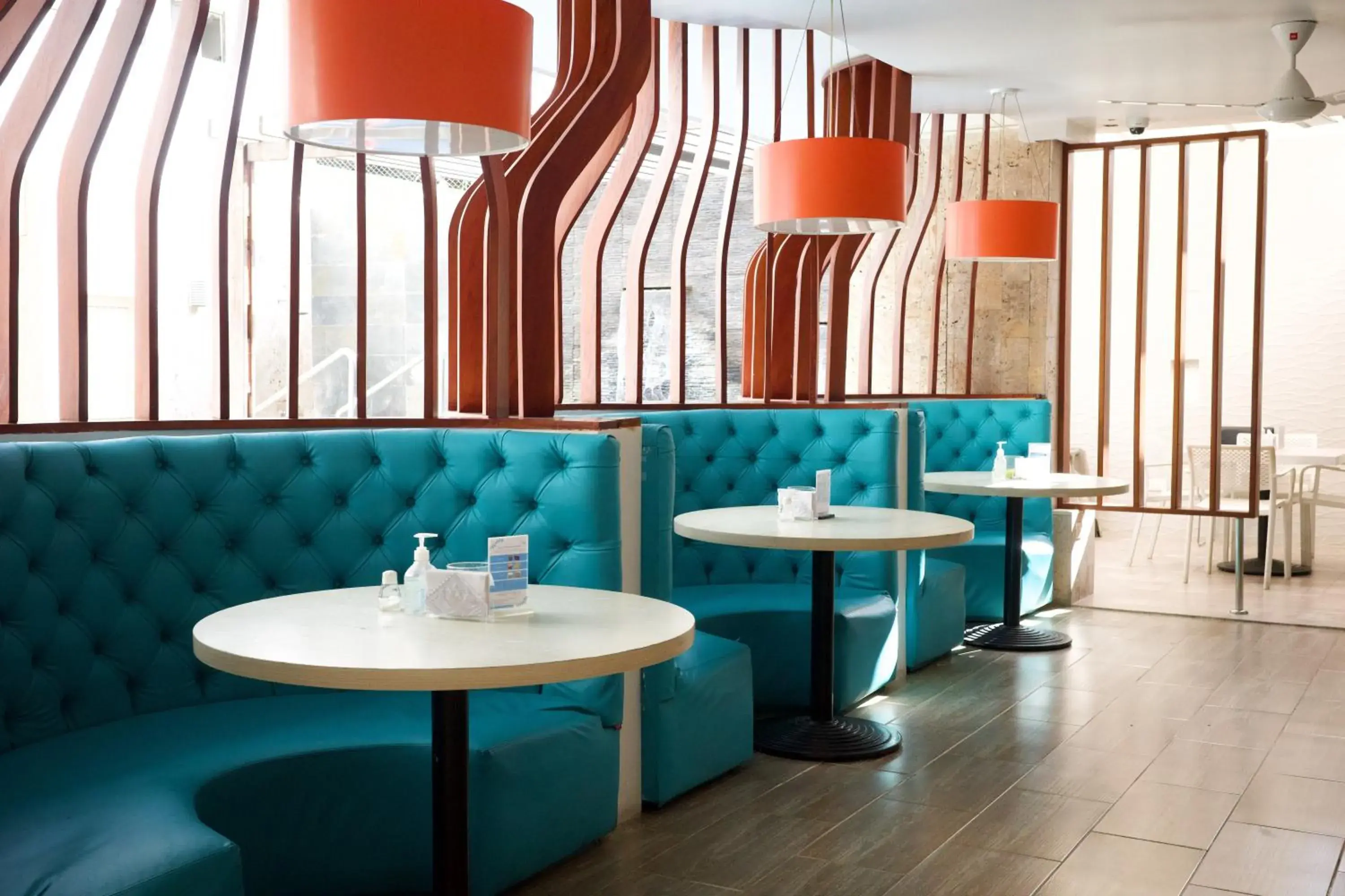 Restaurant/places to eat in Hotel La Riviera Restaurant/places to eat in Hotel La Riviera