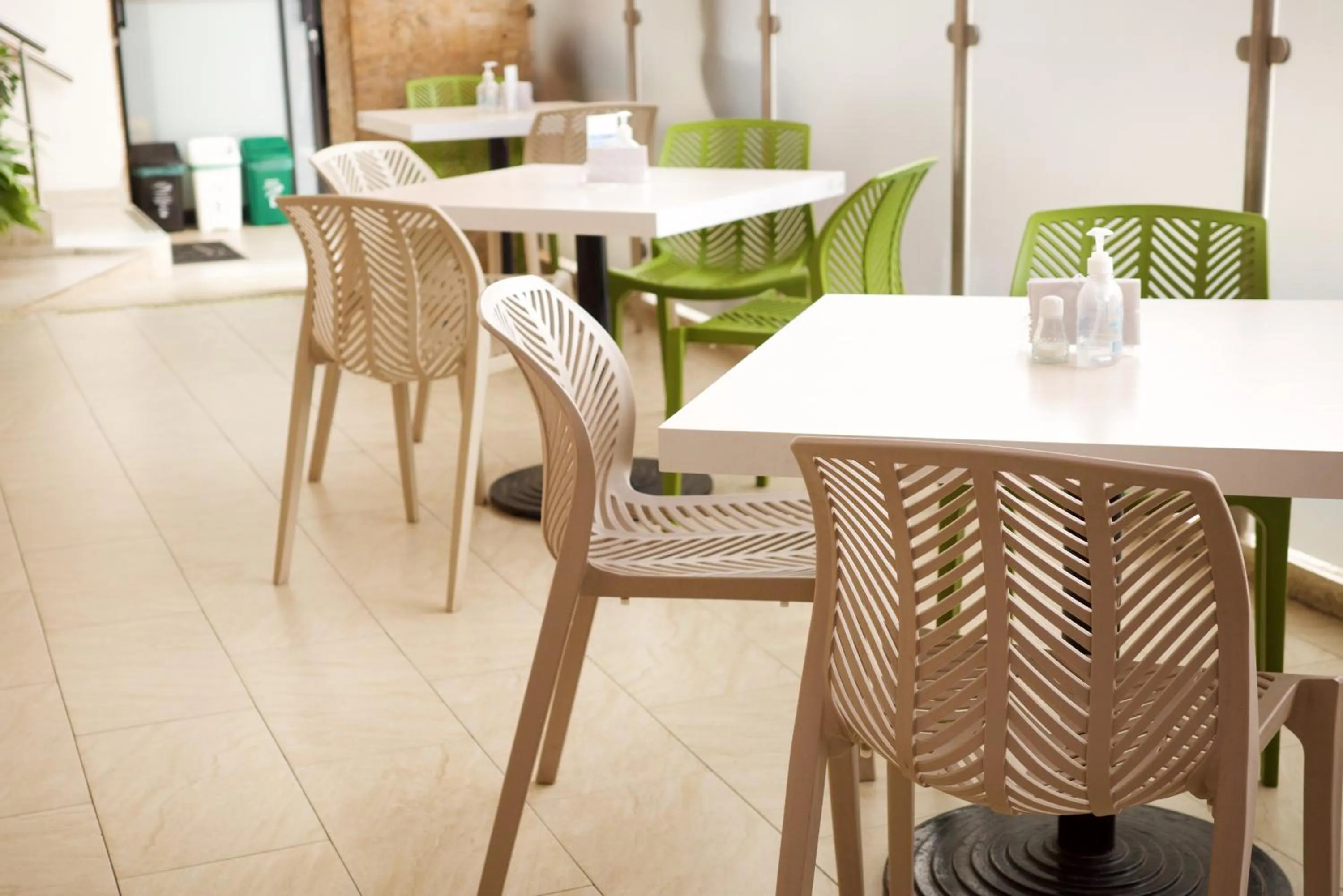 Restaurant/places to eat in Hotel La Riviera