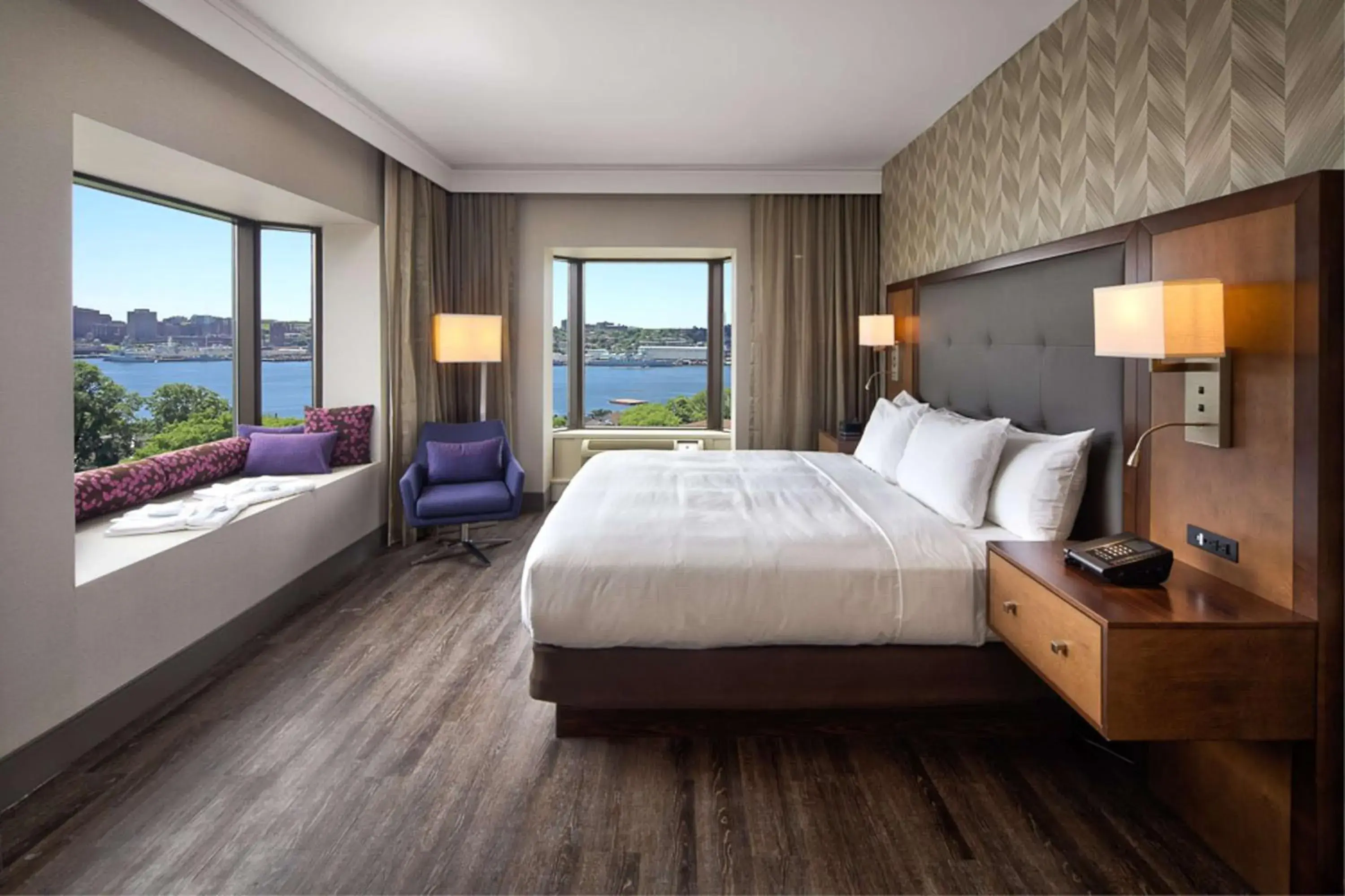 Bed in DoubleTree By Hilton Halifax Dartmouth Bed in DoubleTree By Hilton Halifax Dartmouth