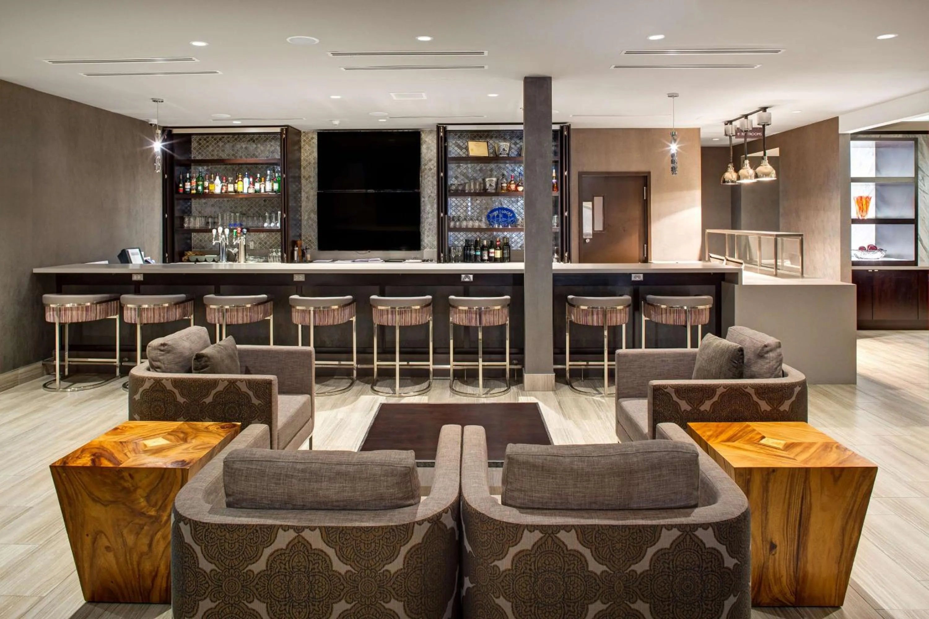 Lounge or bar in DoubleTree By Hilton Halifax Dartmouth