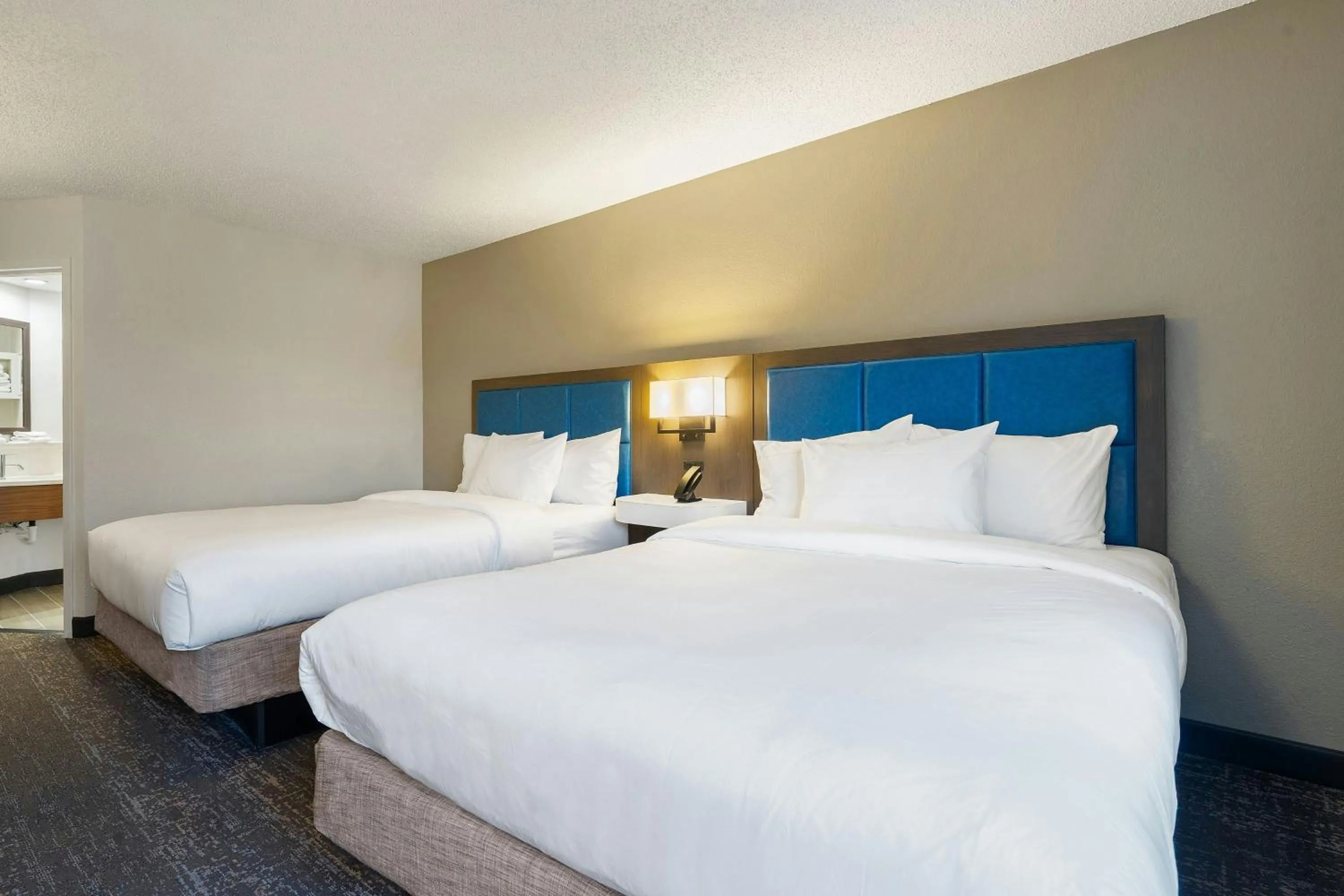 Photo of the whole room, Bed in Elgin Inn