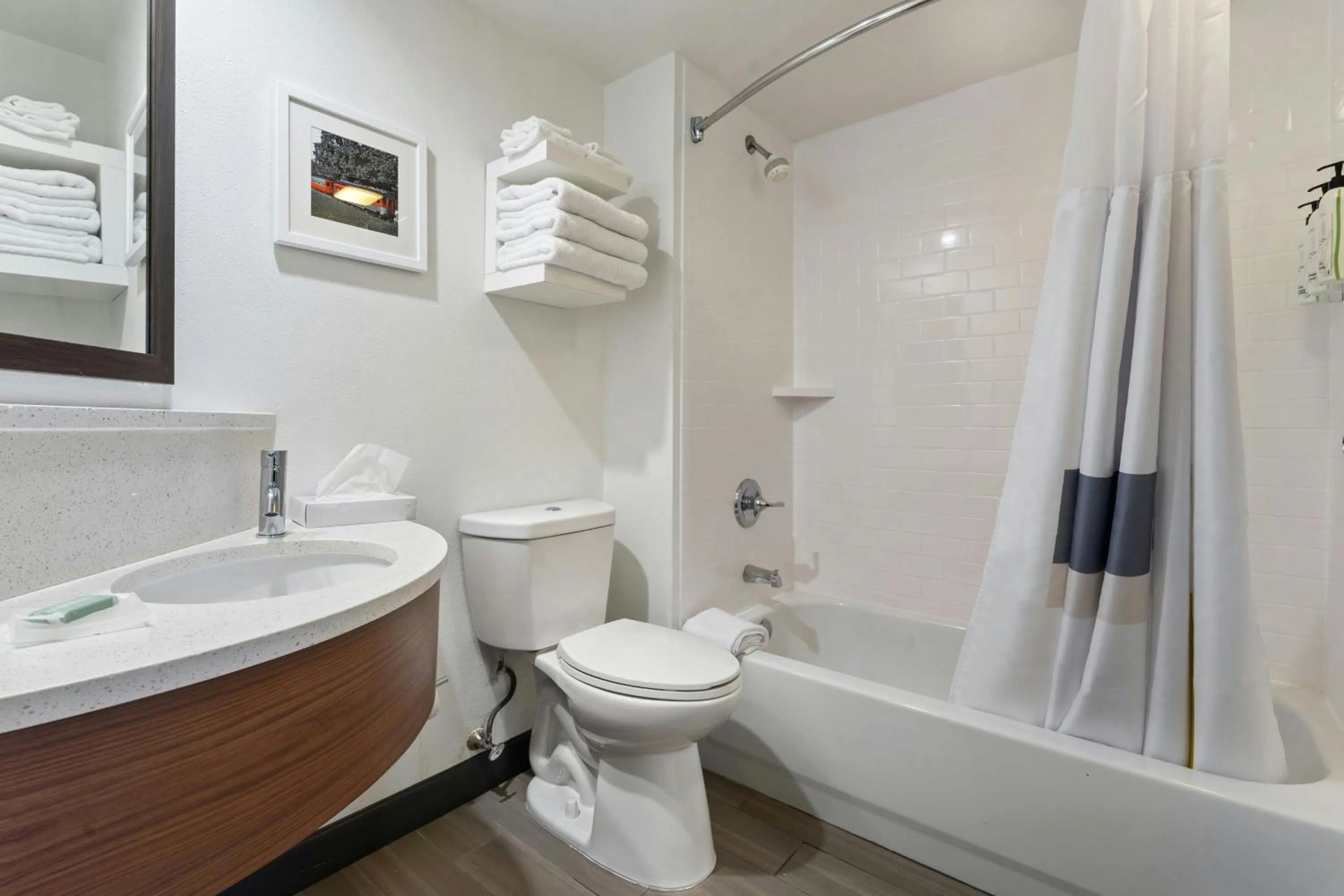 Bathroom in Elgin Inn