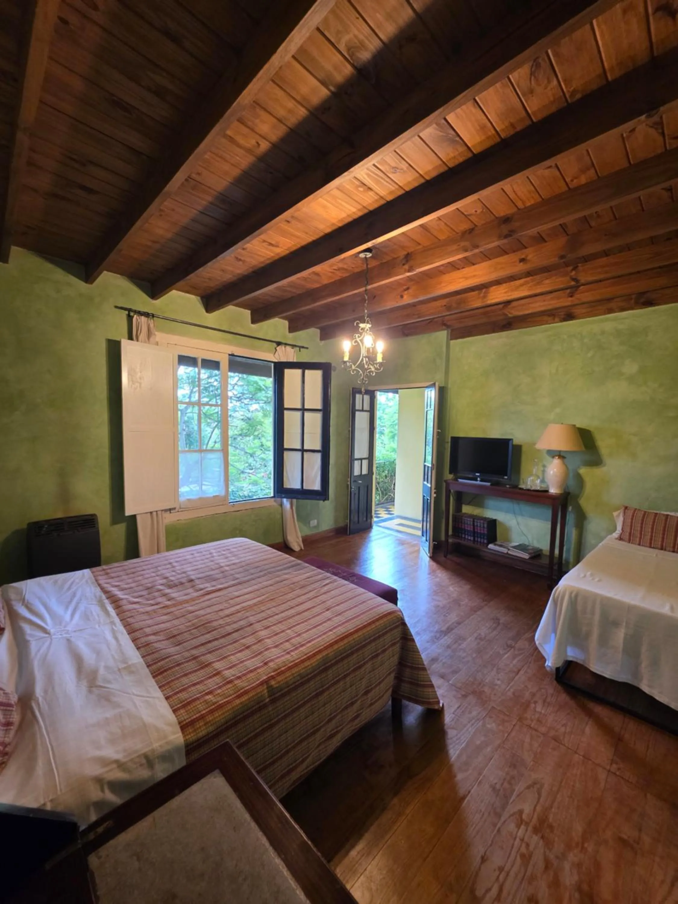 Standard Triple Room in Posada De La Plaza