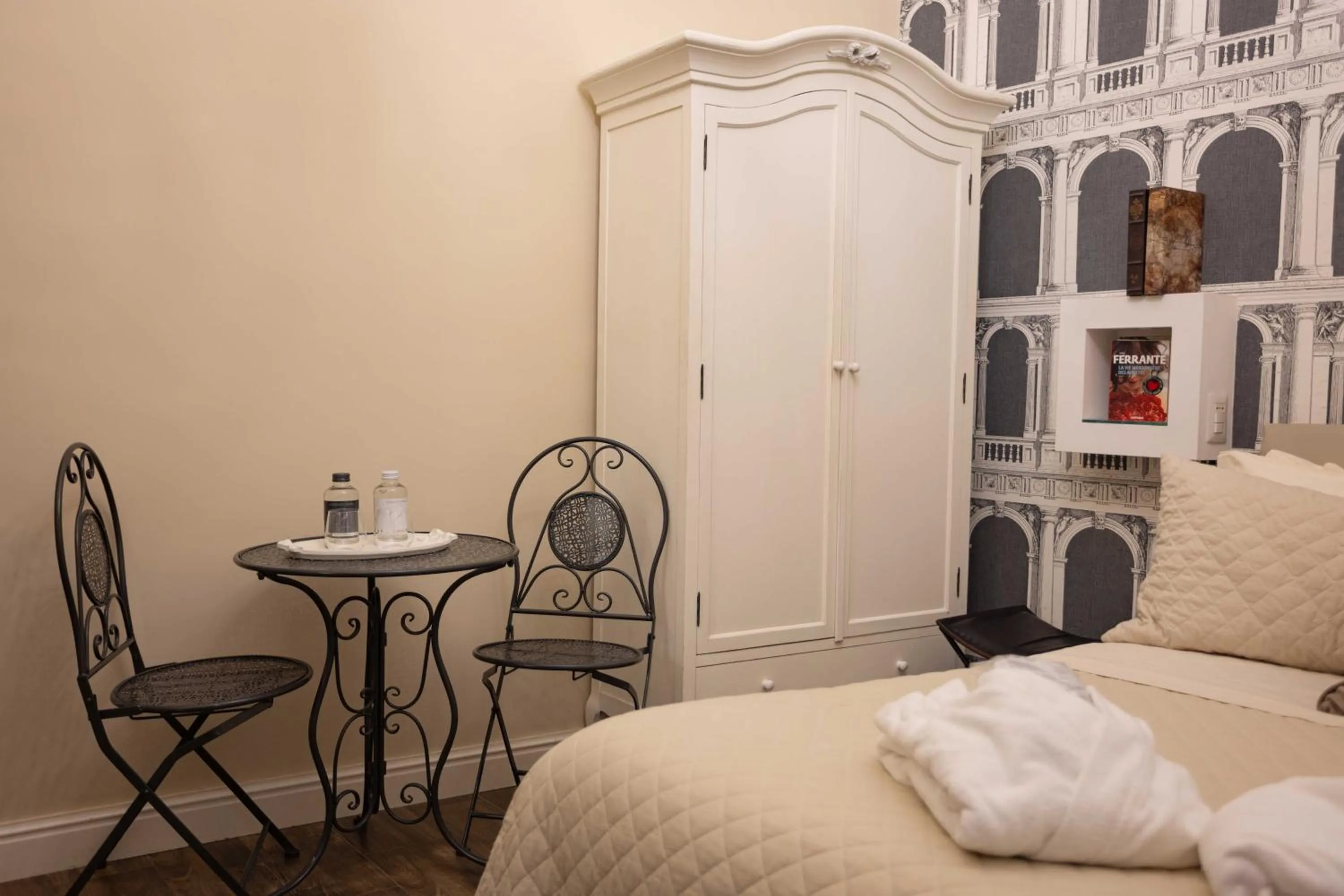 Bed in Domus Deorum Deluxe