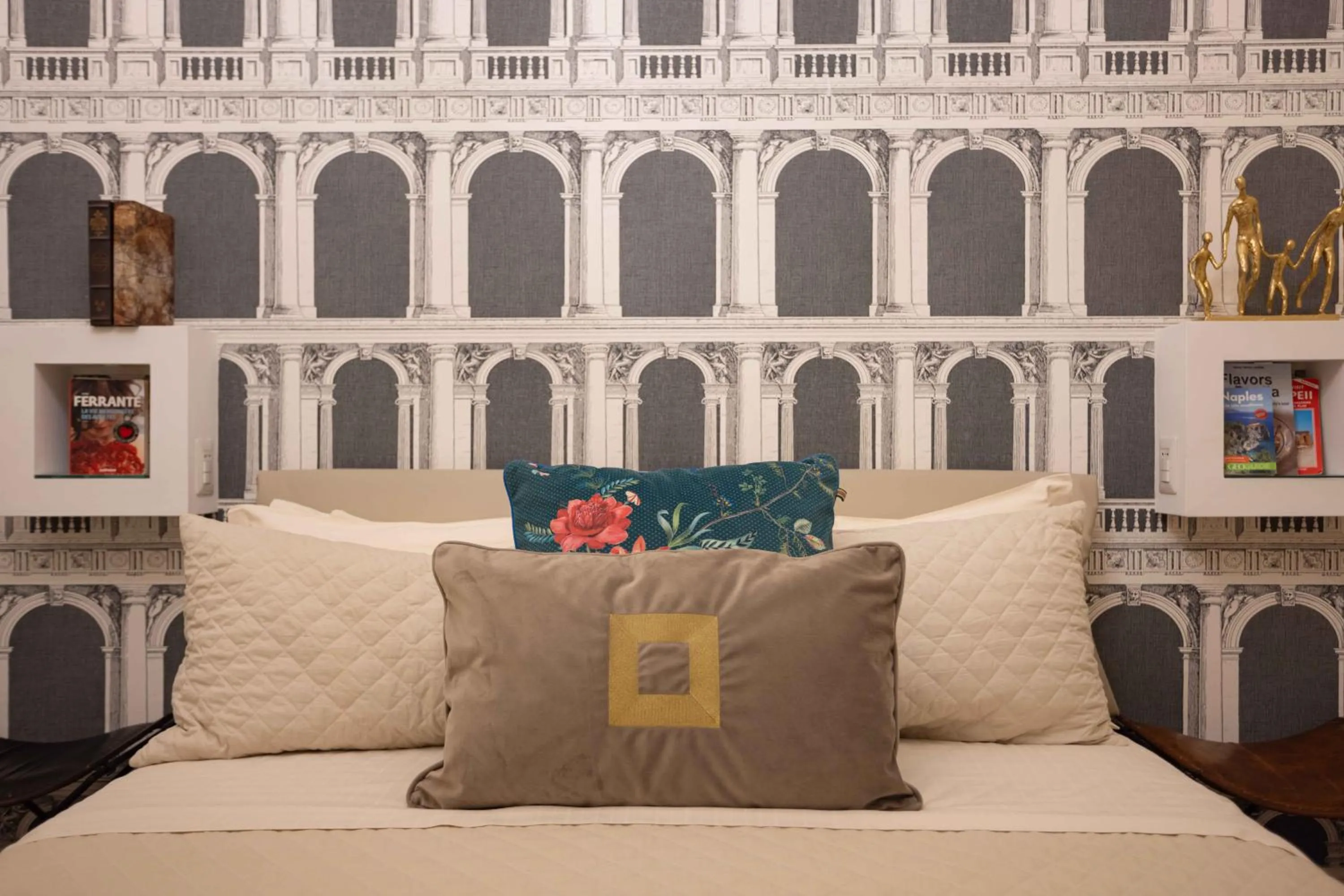 Bed in Domus Deorum Deluxe