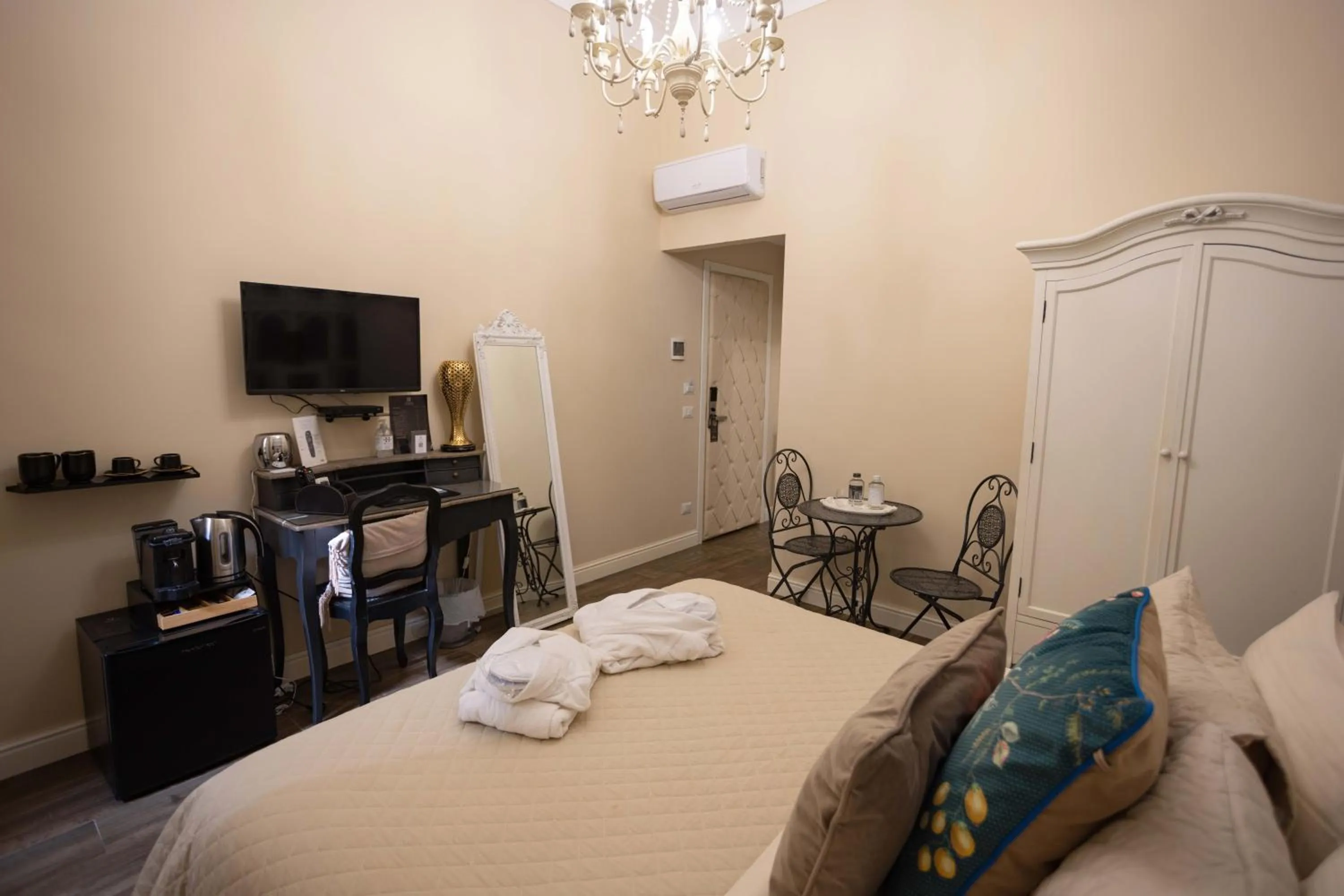 Bed in Domus Deorum Deluxe