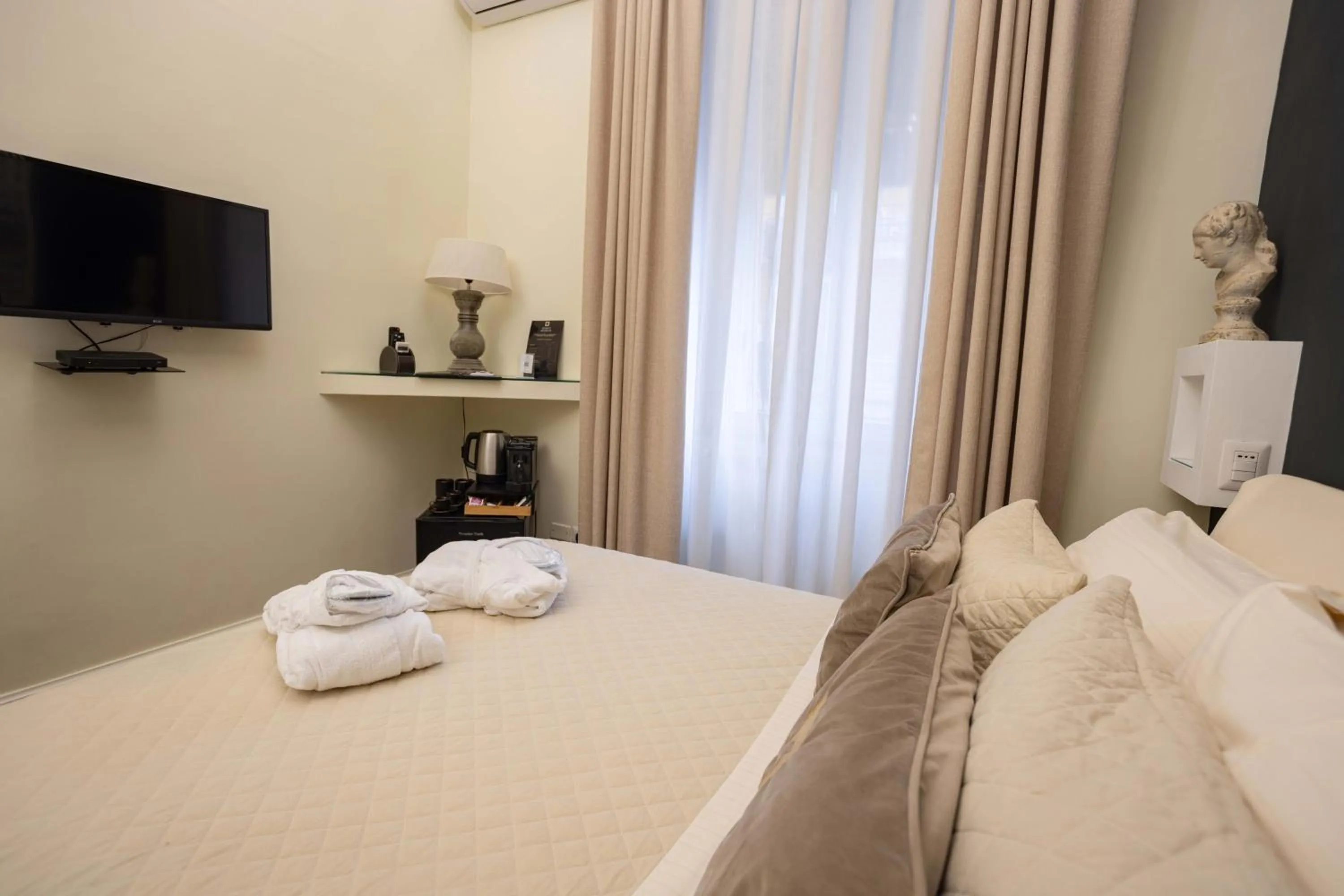 Bed in Domus Deorum Deluxe