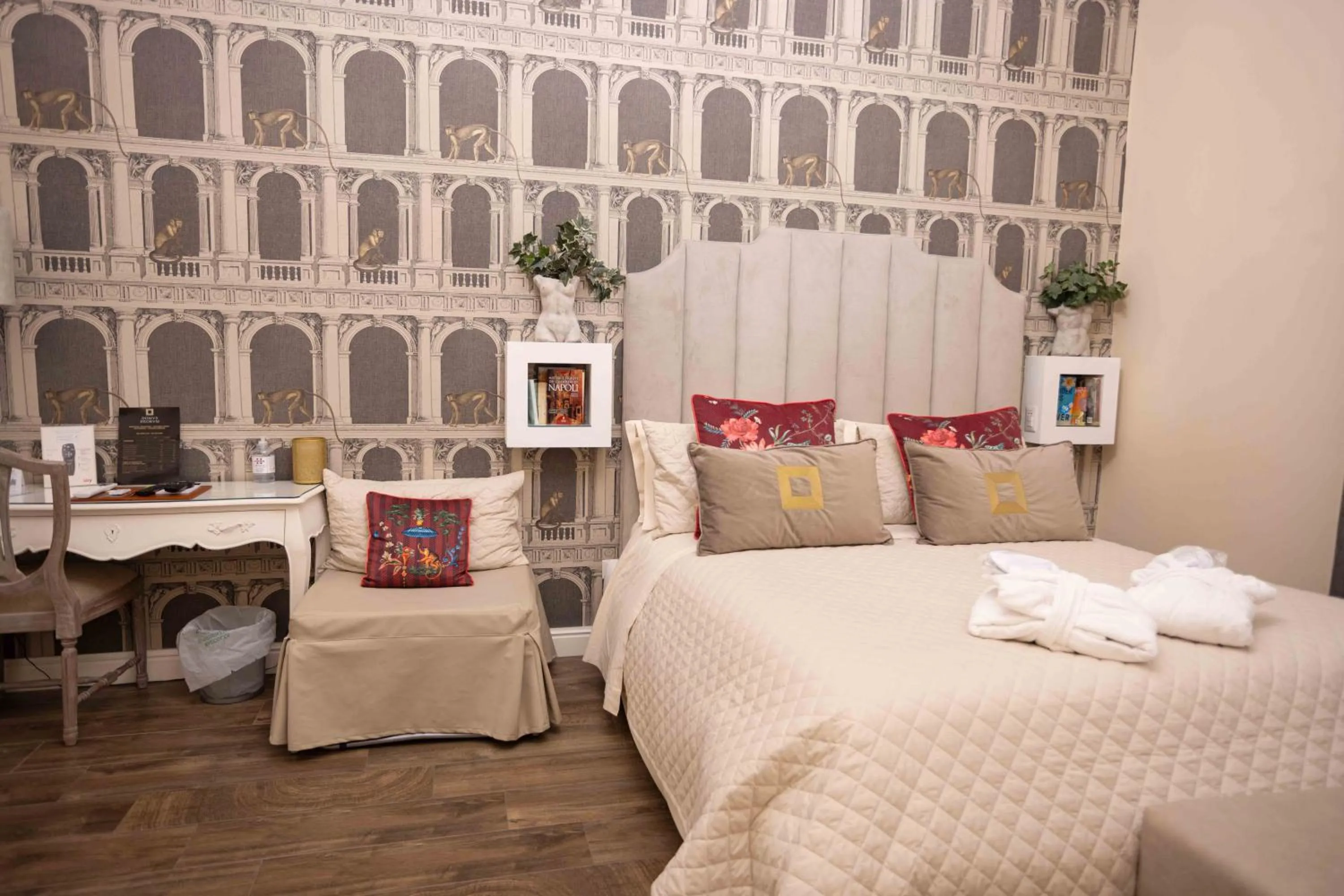 Bed in Domus Deorum Deluxe