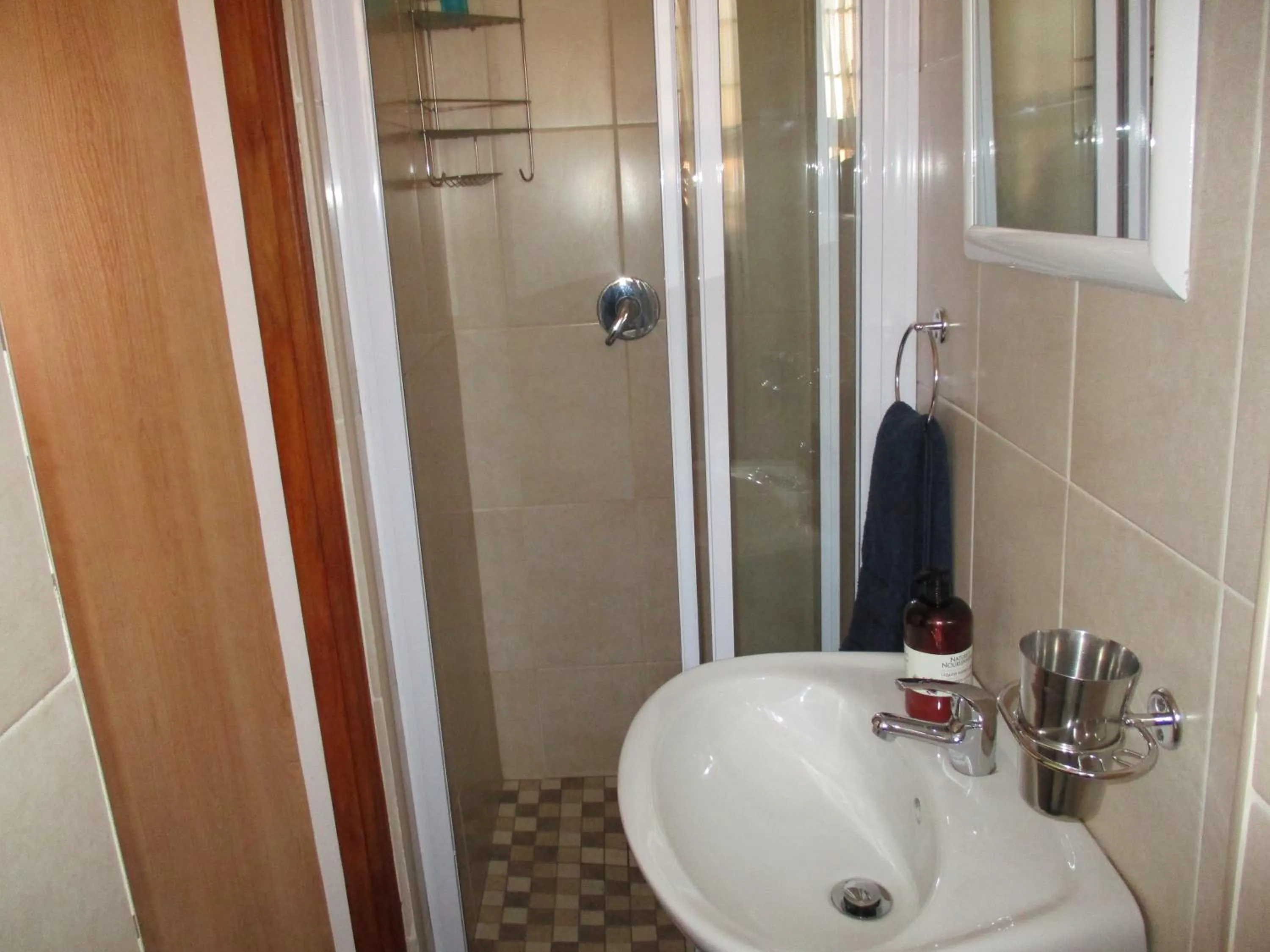 Bathroom in White Rose Guest House