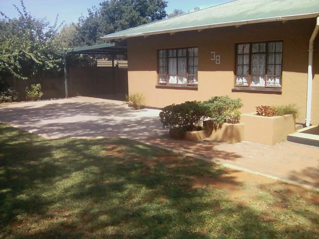 Facade/entrance in White Rose Guest House