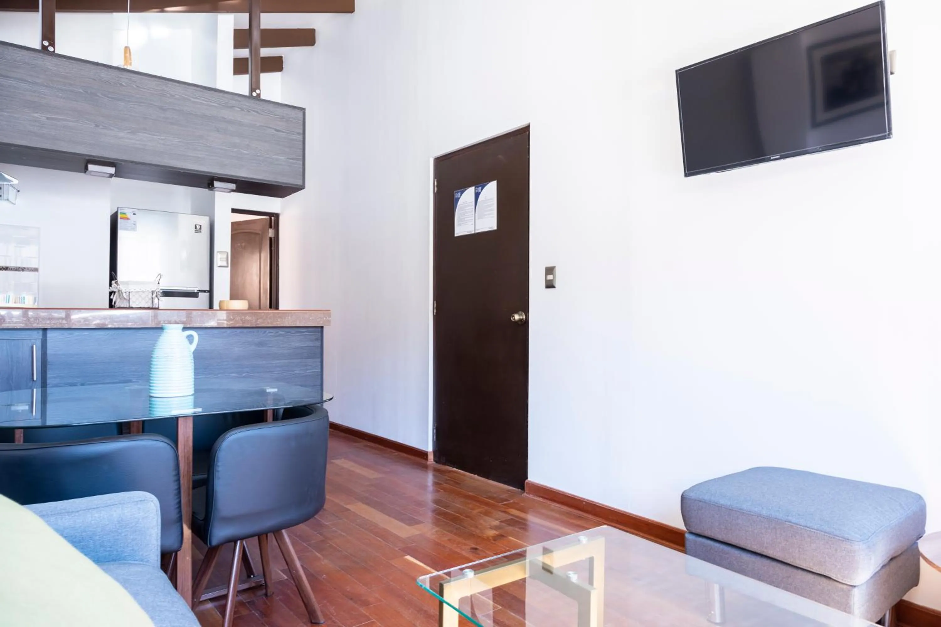 Kitchen or kitchenette in Hostal & Apartments El Triunfo