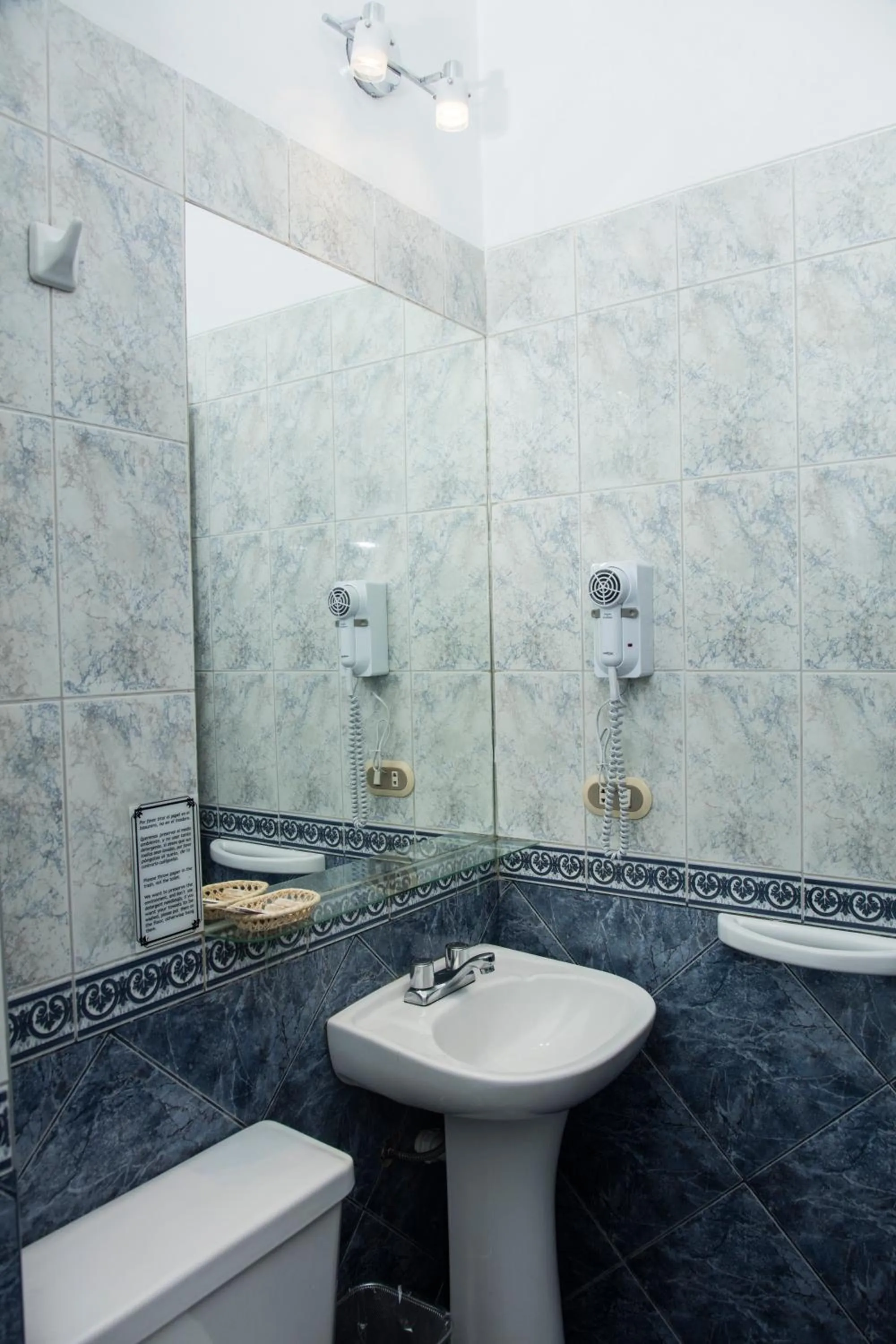 Bathroom in Hostal & Apartments El Triunfo