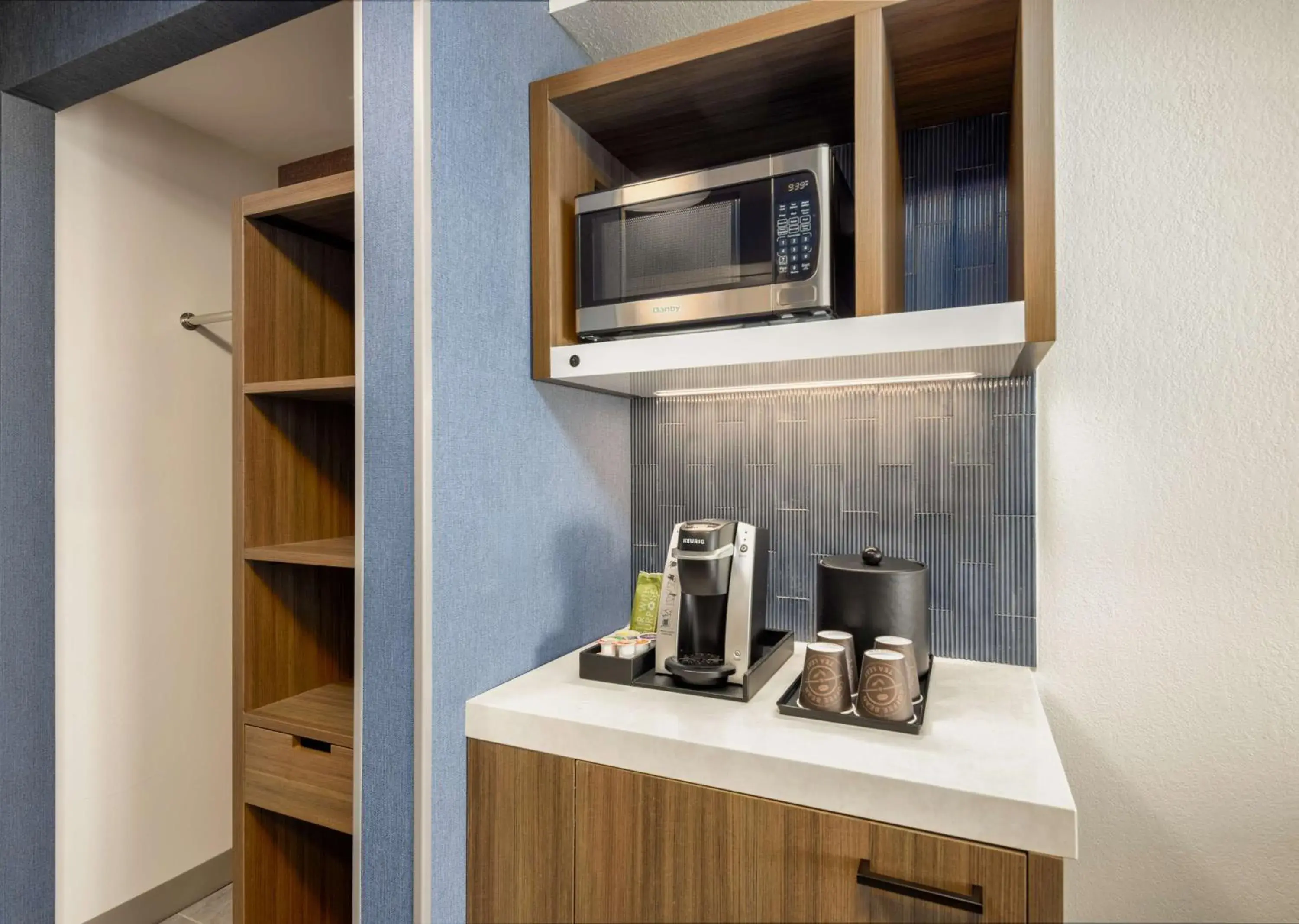 Photo of the whole room in Hilton Garden Inn Oakbrook Terrace Photo of the whole room in Hilton Garden Inn Oakbrook Terrace