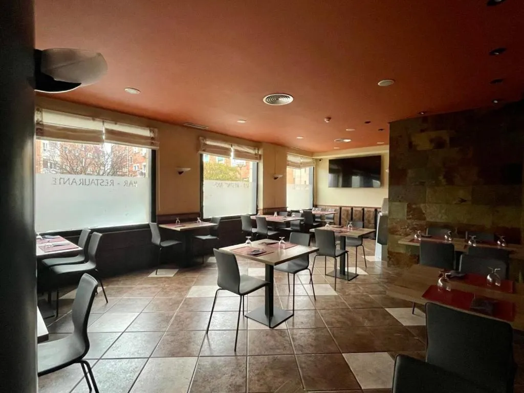 Restaurant/places to eat in Hotel Yerri