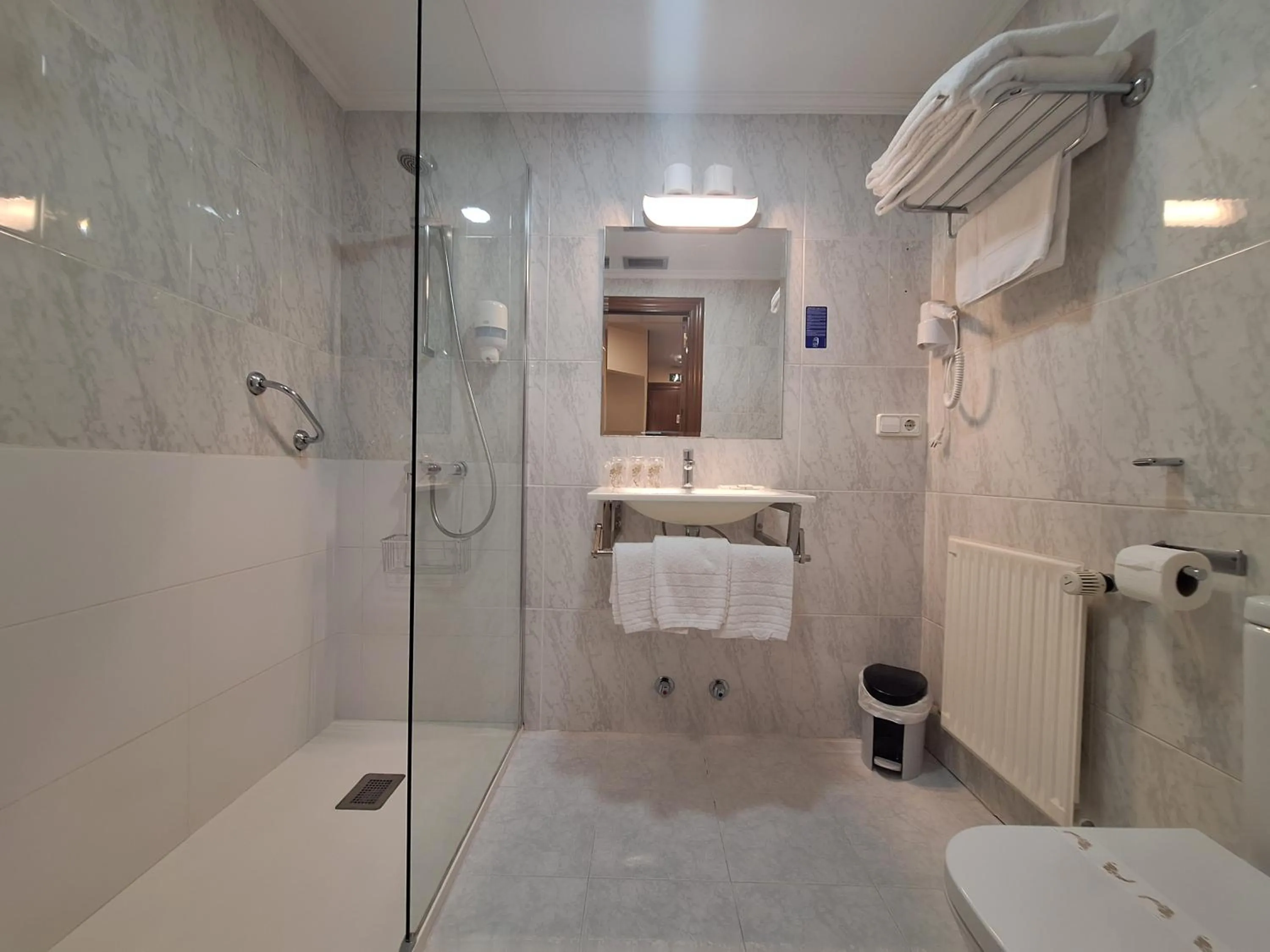 Shower in Hotel Yerri