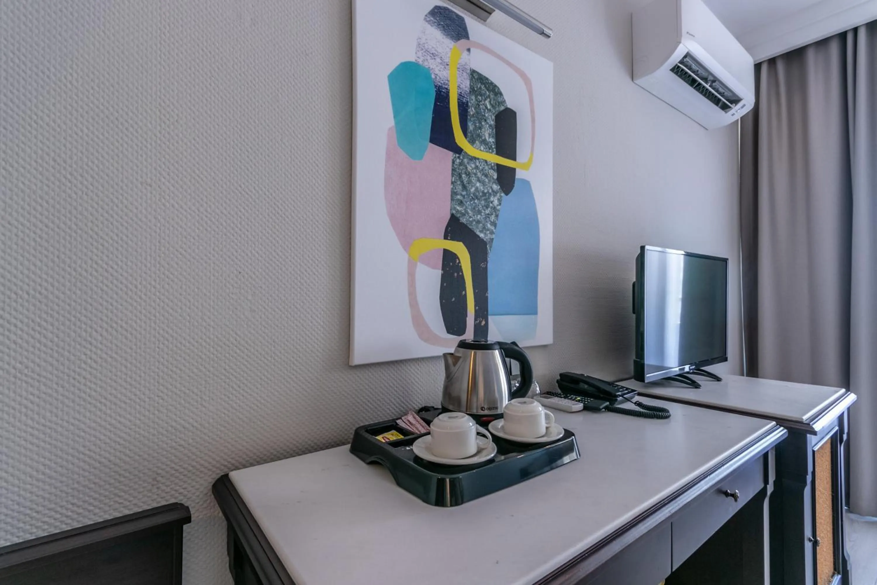 Coffee/tea facilities in Lara Park Hotel