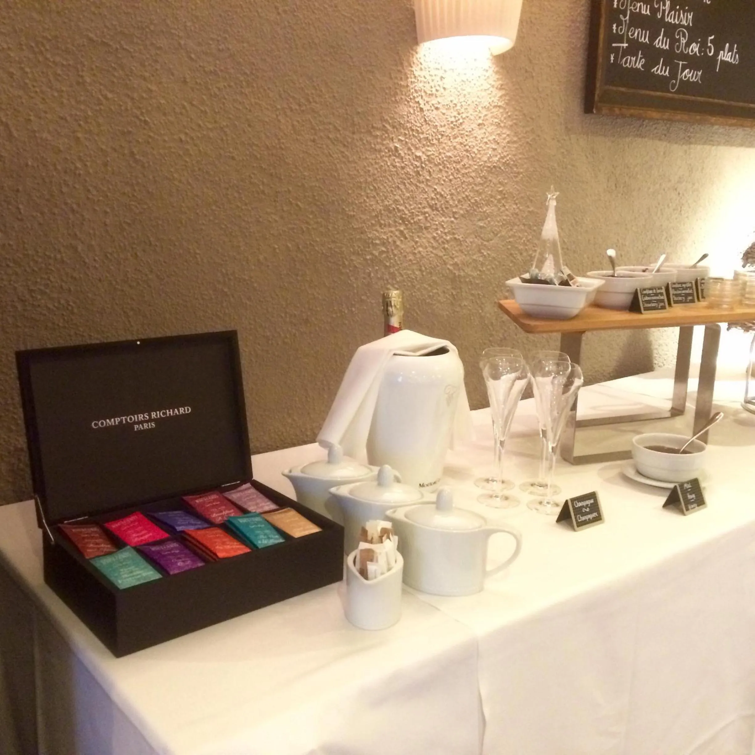 Buffet breakfast in Hotel La Couronne