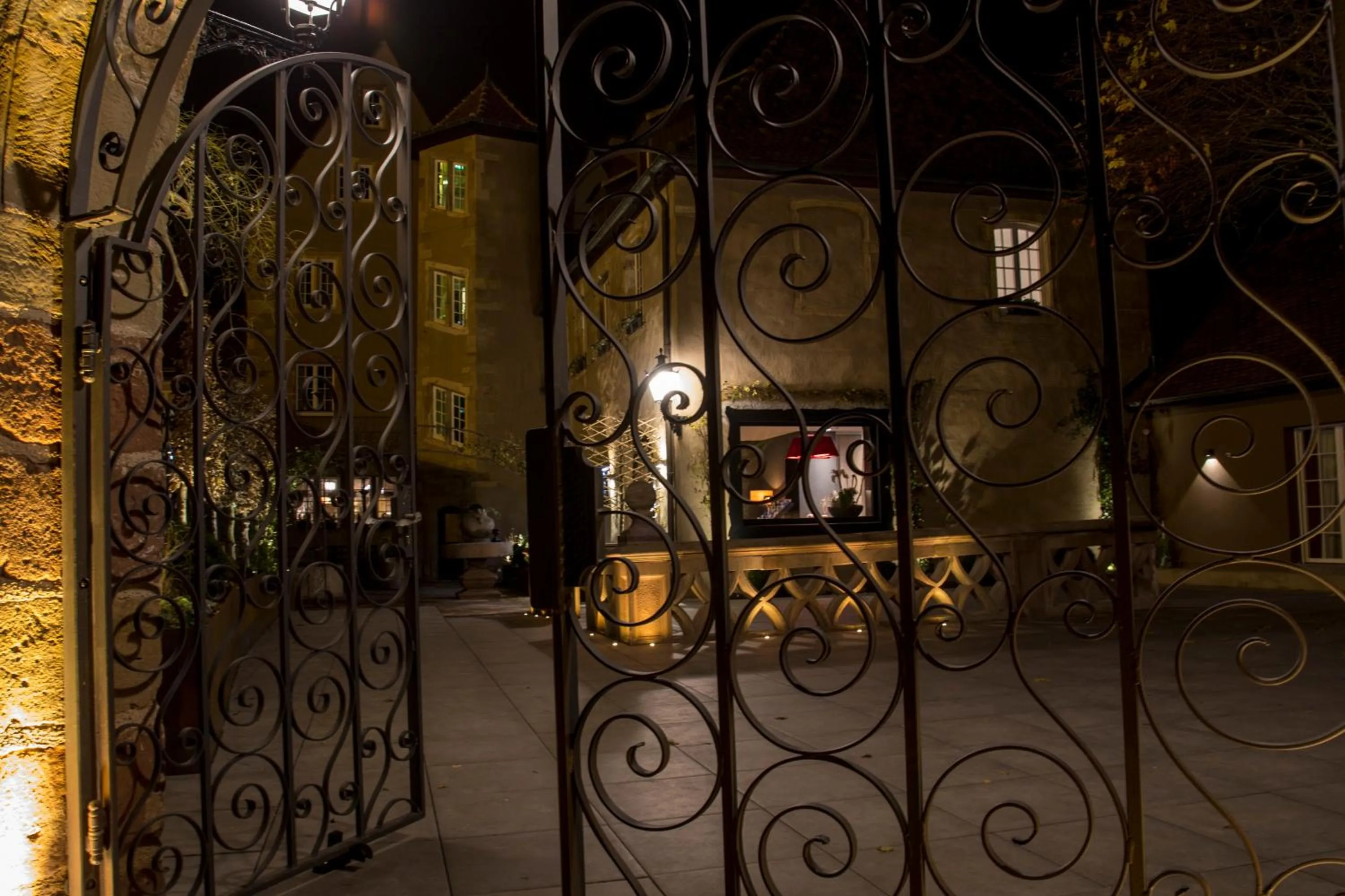 Property building in Hotel La Couronne