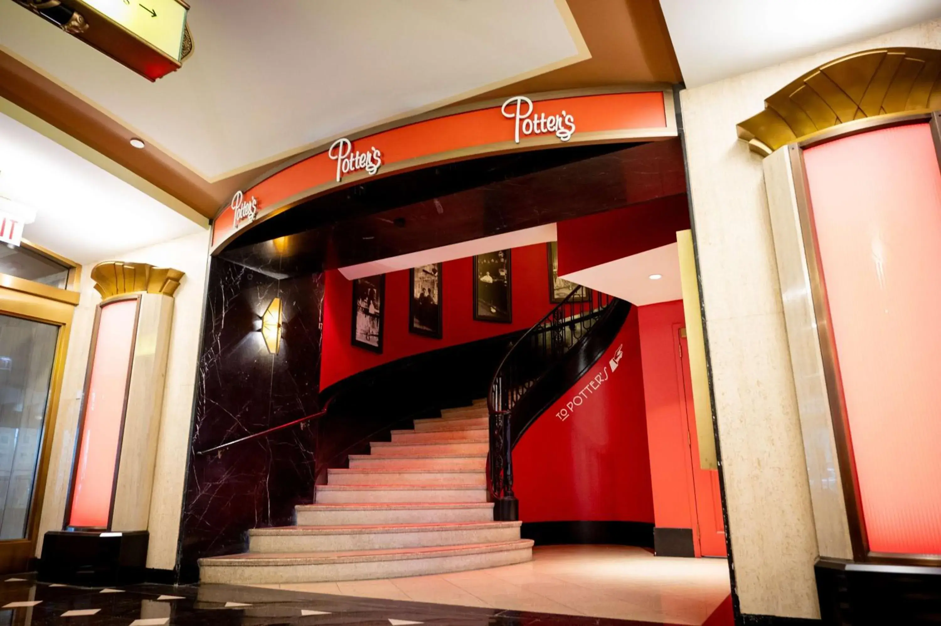 Restaurant/places to eat in The Palmer House Hilton Restaurant/places to eat in The Palmer House Hilton