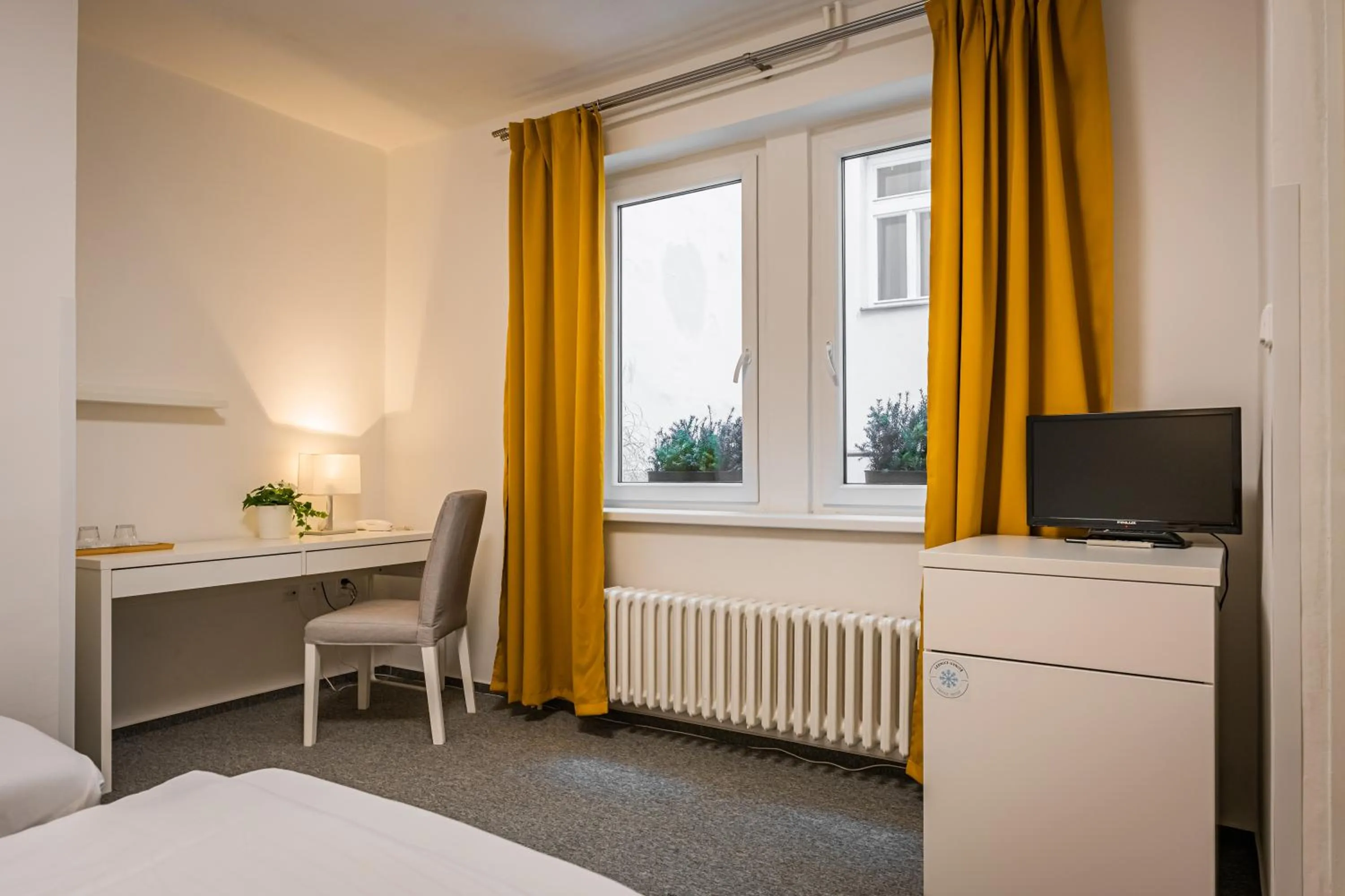 TV and multimedia, Bed in Self-service Hotel Ostaš Praha