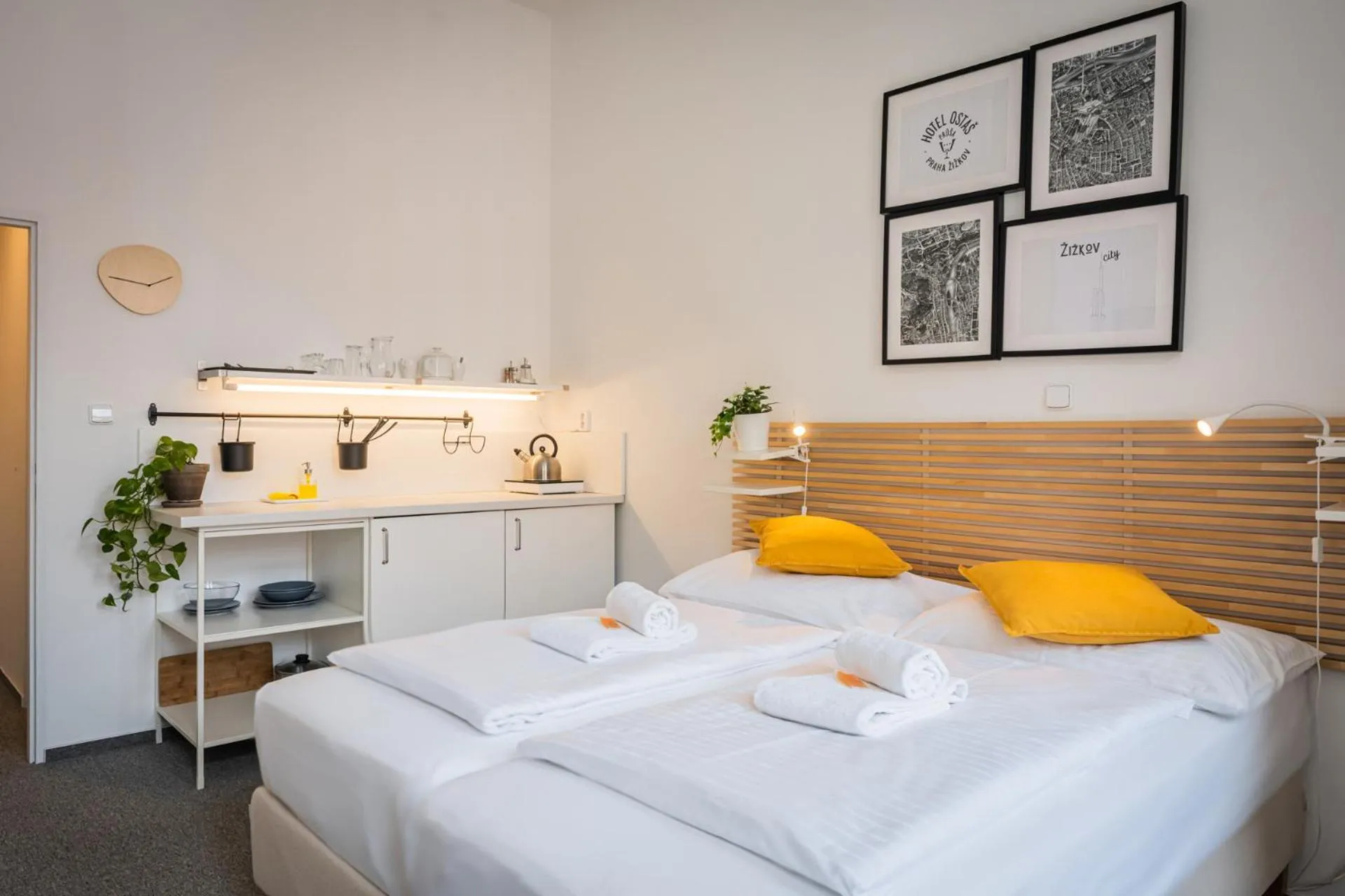 Coffee/tea facilities, Bed in Self-service Hotel Ostaš Praha