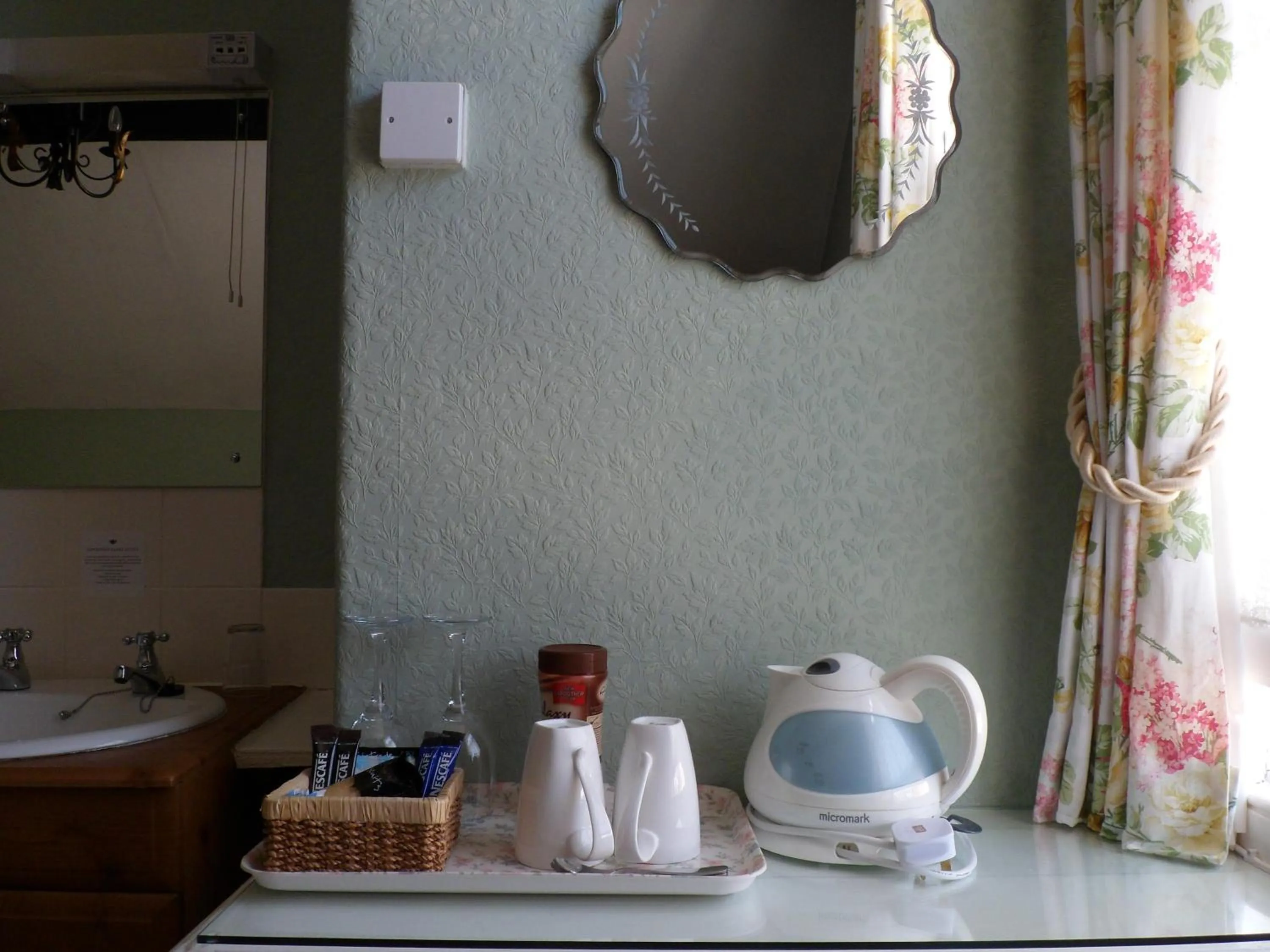 Coffee/tea facilities in The Farthings