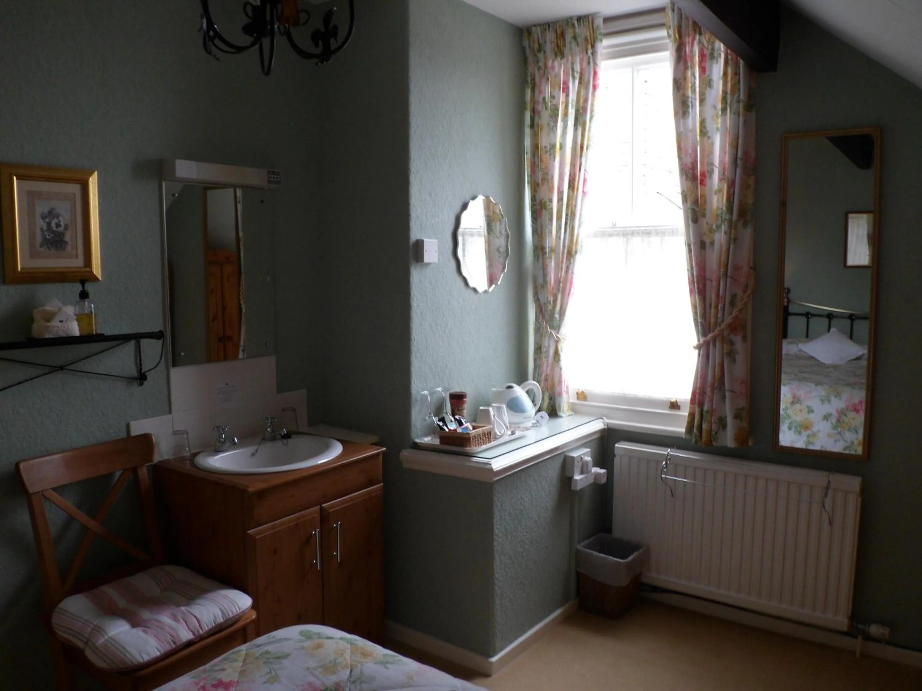 Decorative detail, Bed in The Farthings