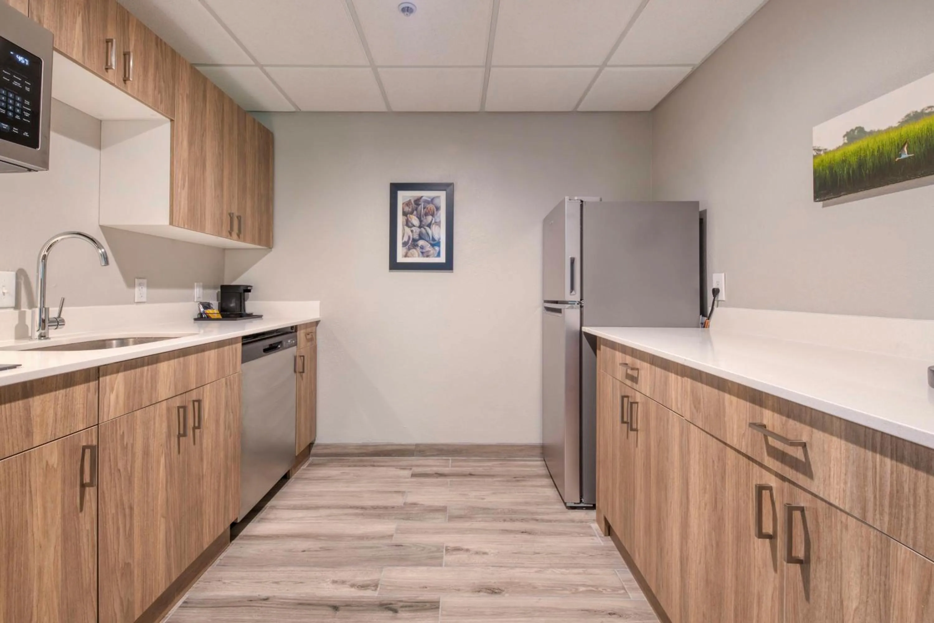 Kitchen or kitchenette in Hampton Inn & Suites Wilmington/Wrightsville Beach