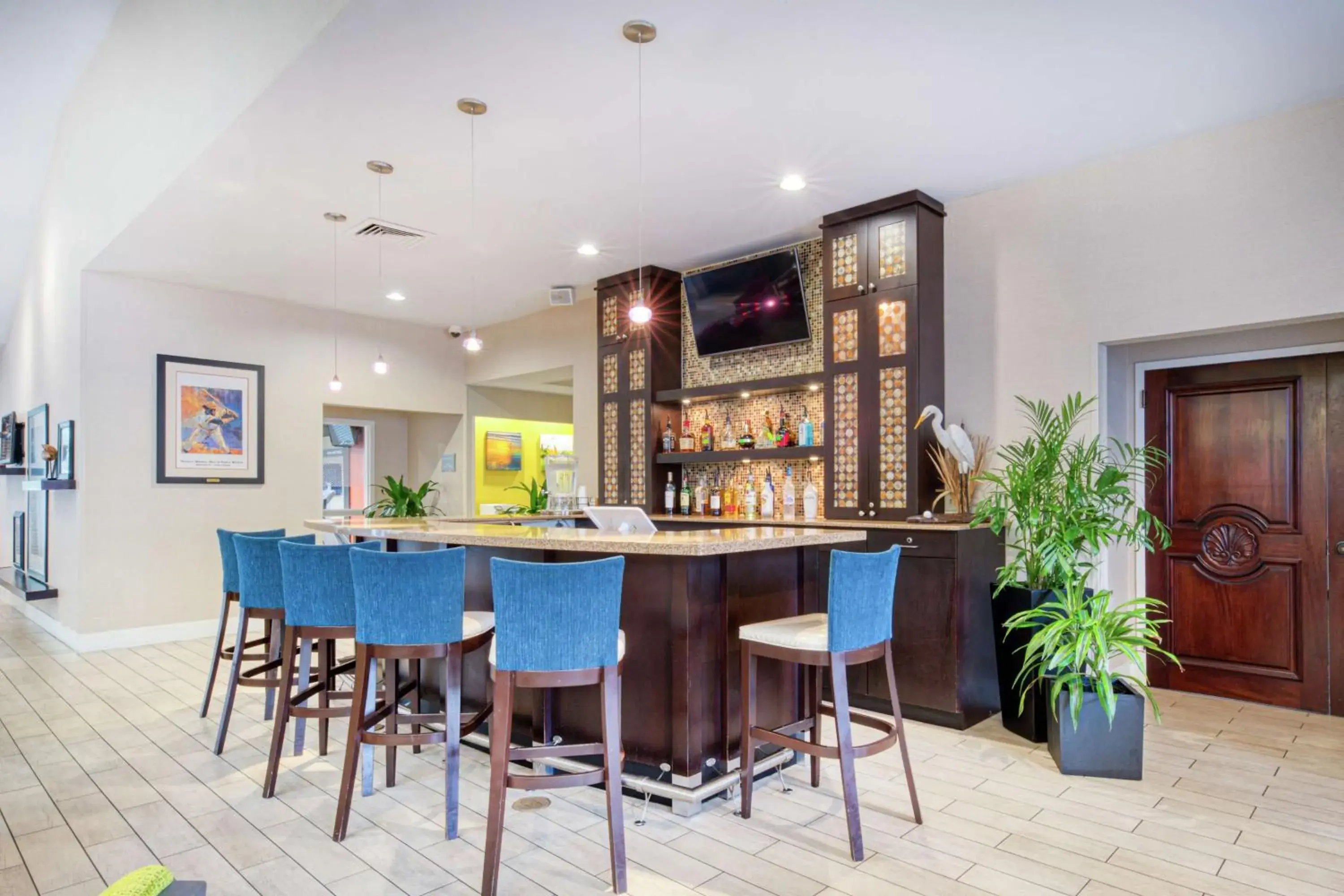 Lounge or bar in Hampton Inn & Suites Wilmington/Wrightsville Beach Lounge or bar in Hampton Inn & Suites Wilmington/Wrightsville Beach