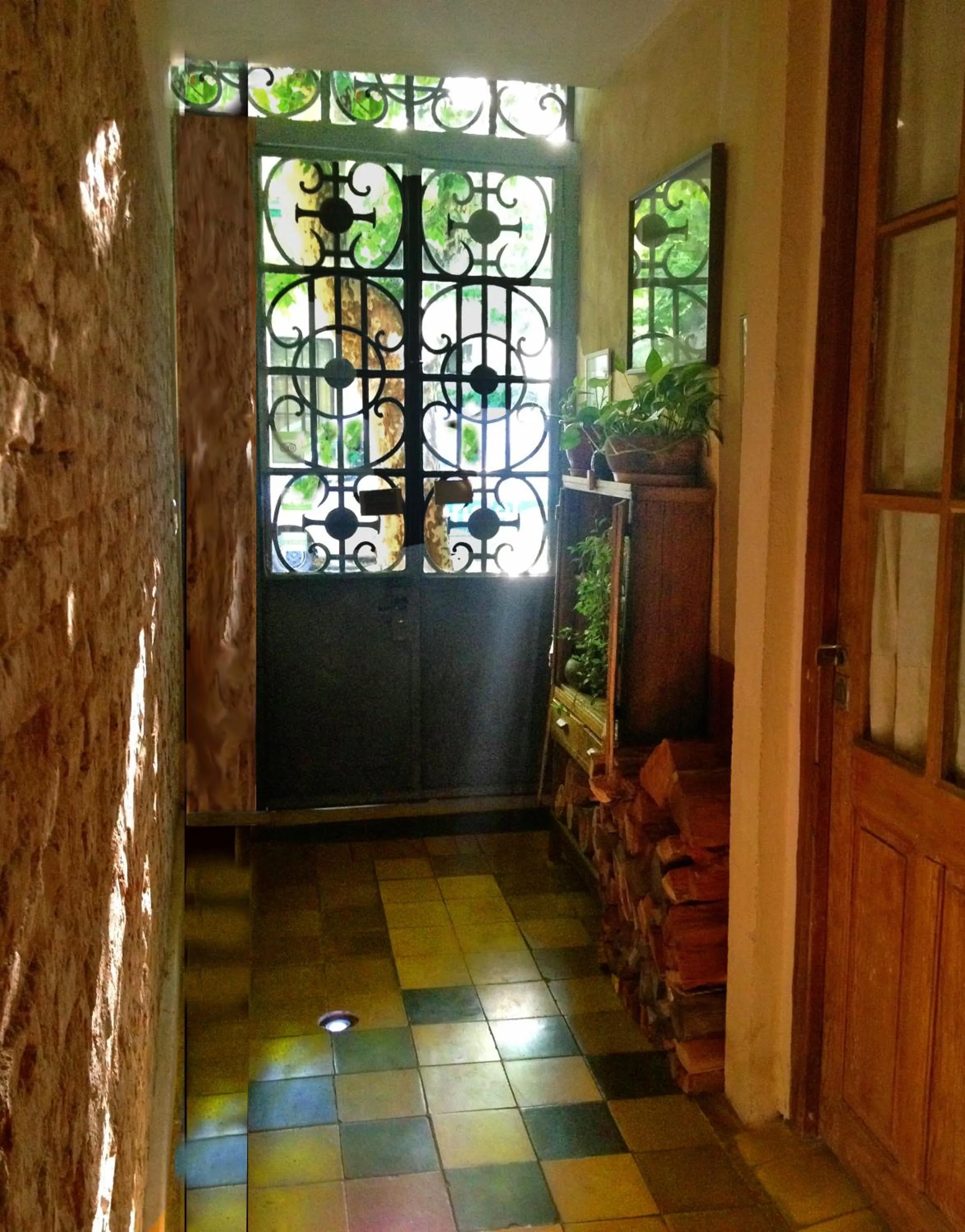 Facade/entrance in Colonia Suite Apartments