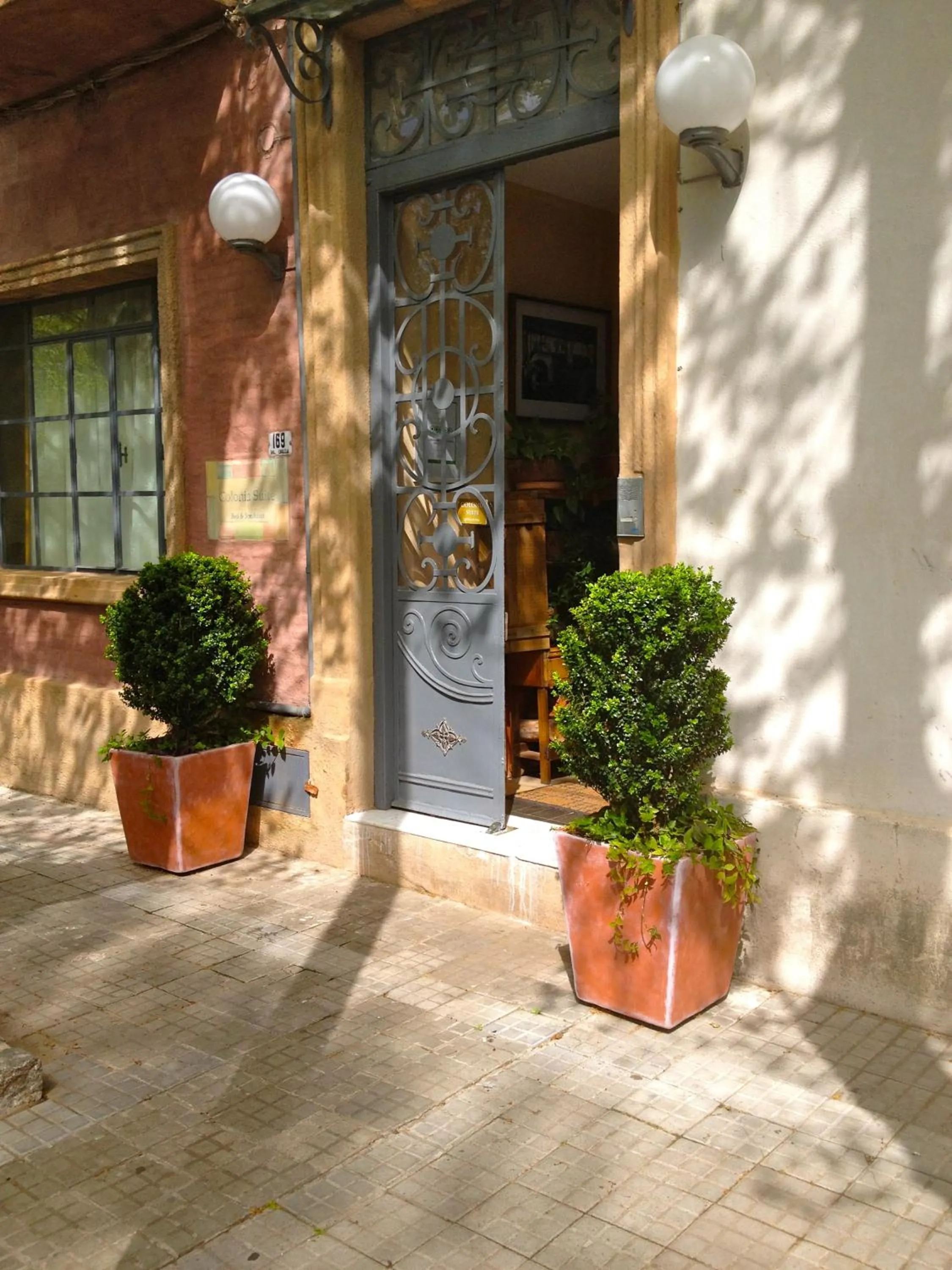 Facade/entrance in Colonia Suite Apartments