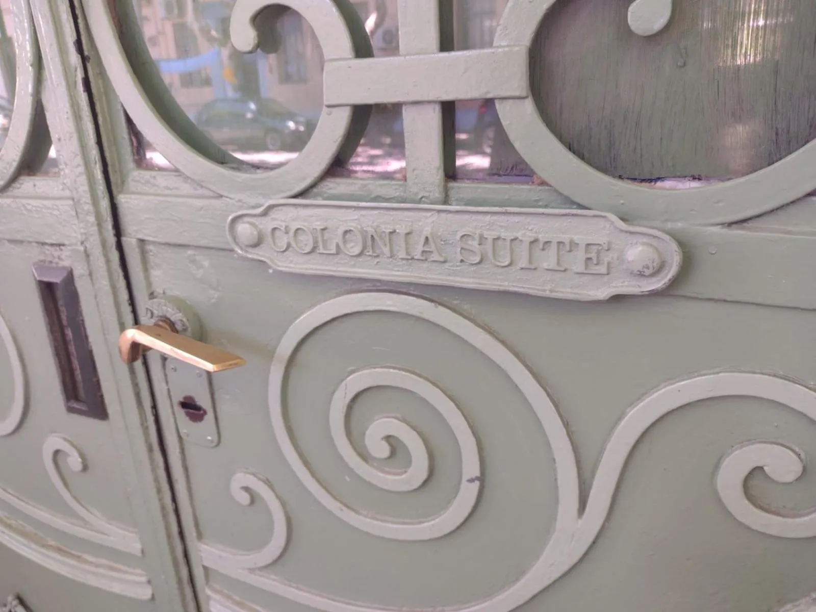 Logo/Certificate/Sign in Colonia Suite Apartments