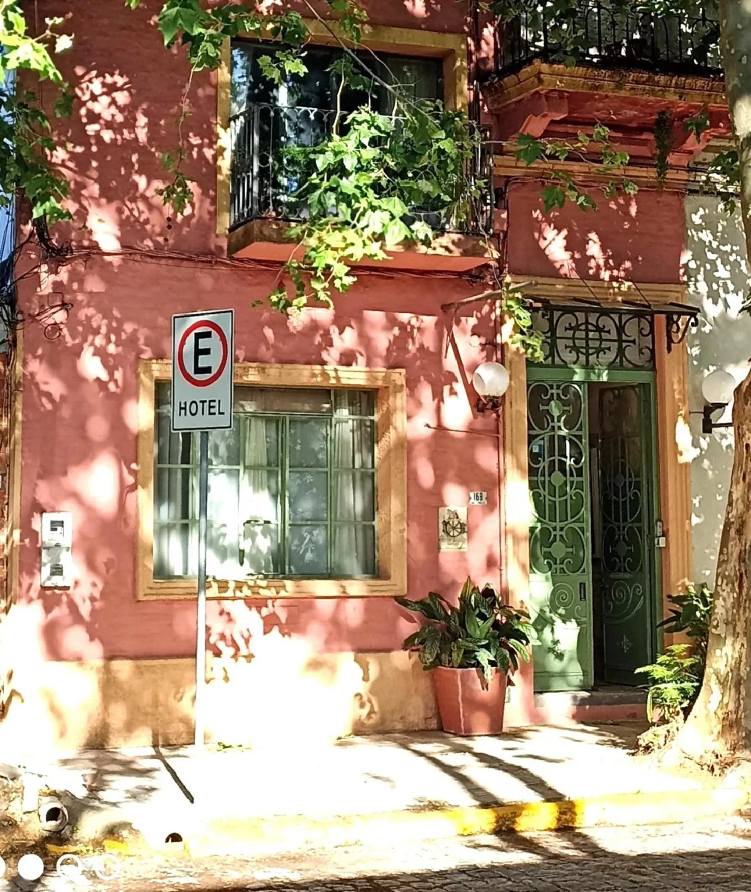Property building in Colonia Suite Apartments