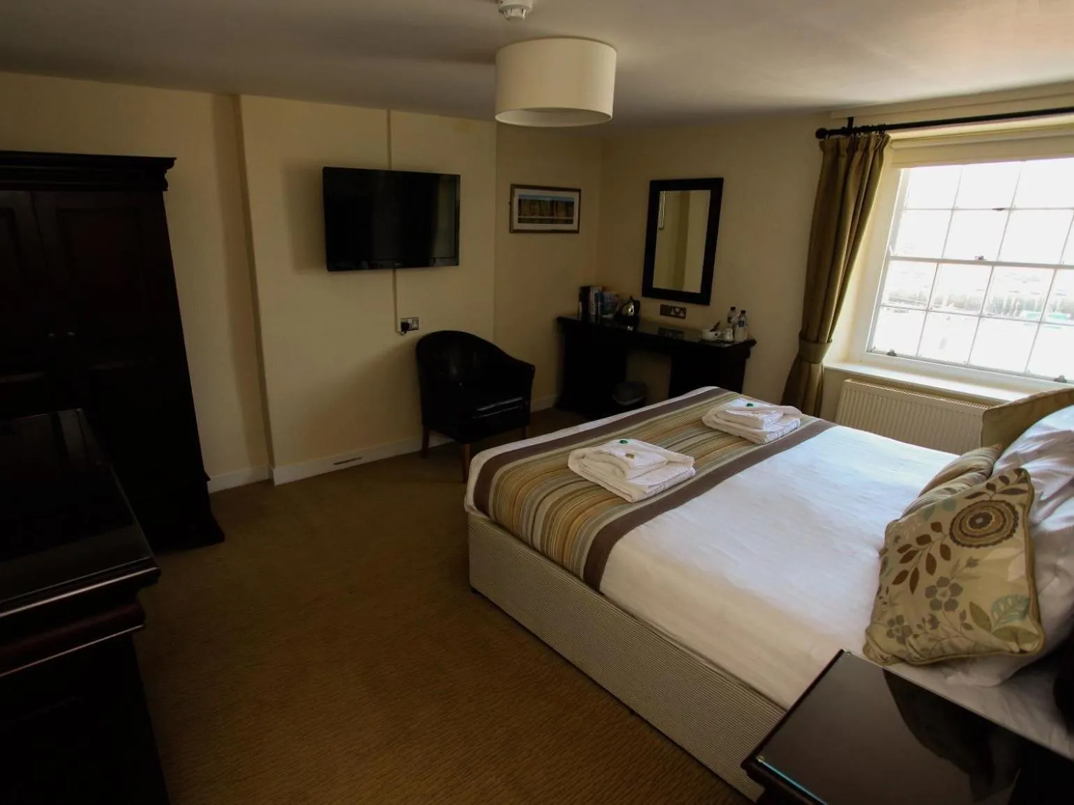 Bedroom, Bed in The George