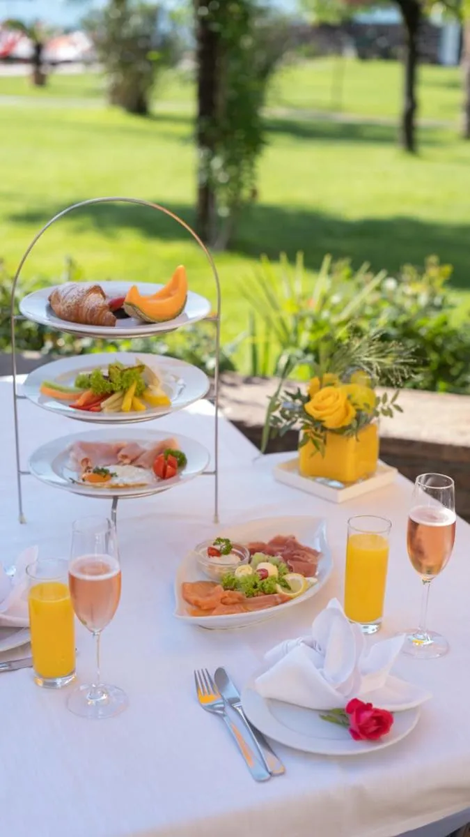 Breakfast in Seegarten