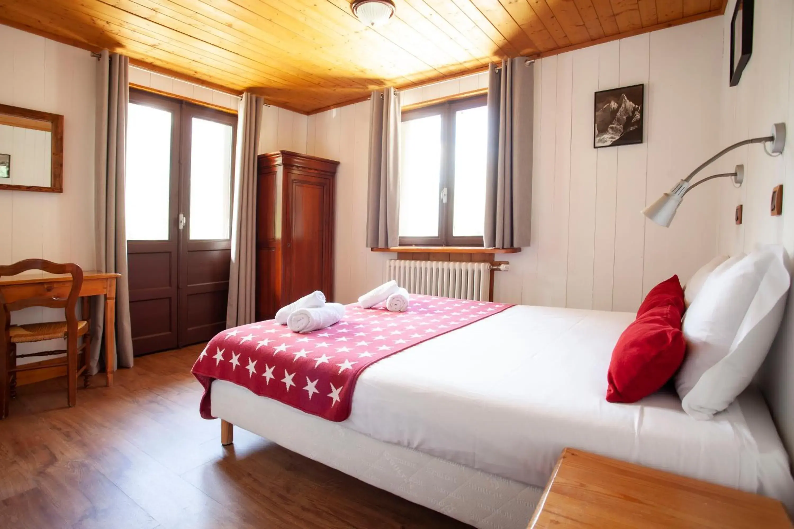 Bedroom, Bed in La Chaumière Mountain Lodge Bedroom, Bed in La Chaumière Mountain Lodge
