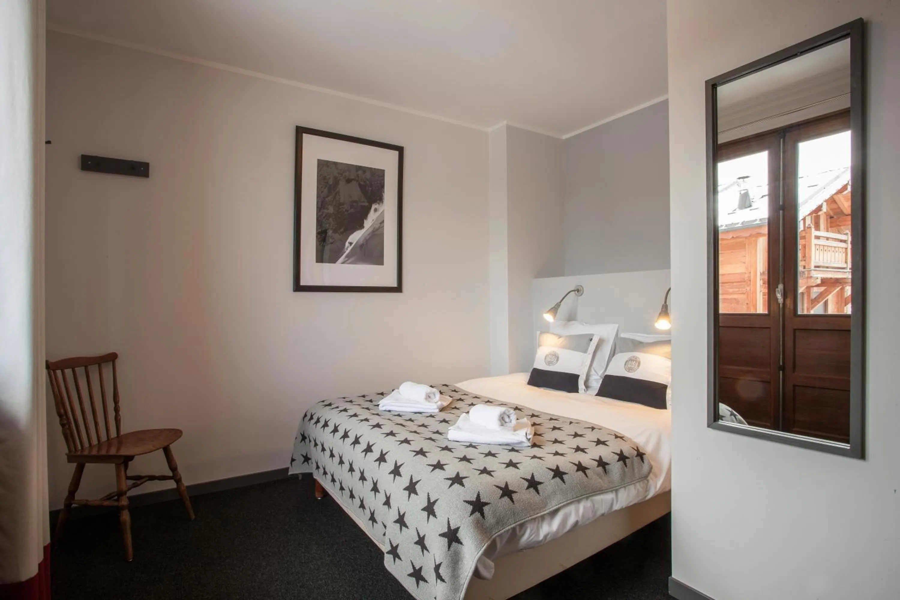 Photo of the whole room, Bed in La Chaumière Mountain Lodge