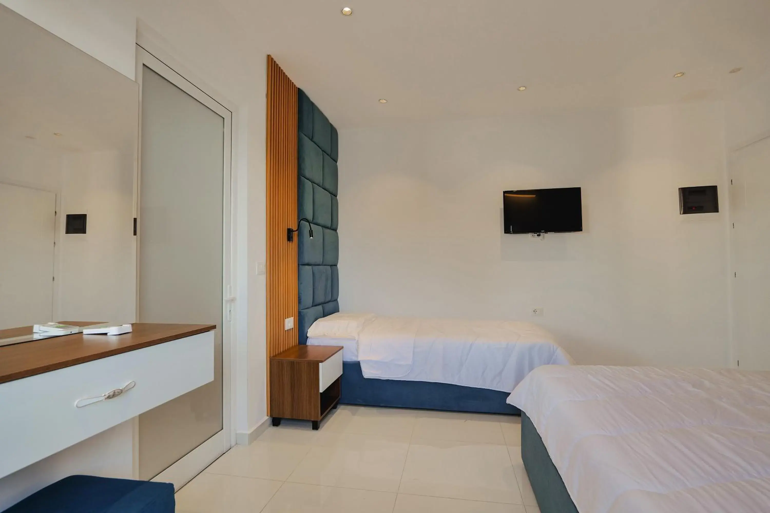 Deluxe Triple Room with Sea View in Vila Eduart Deluxe Triple Room with Sea View in Vila Eduart