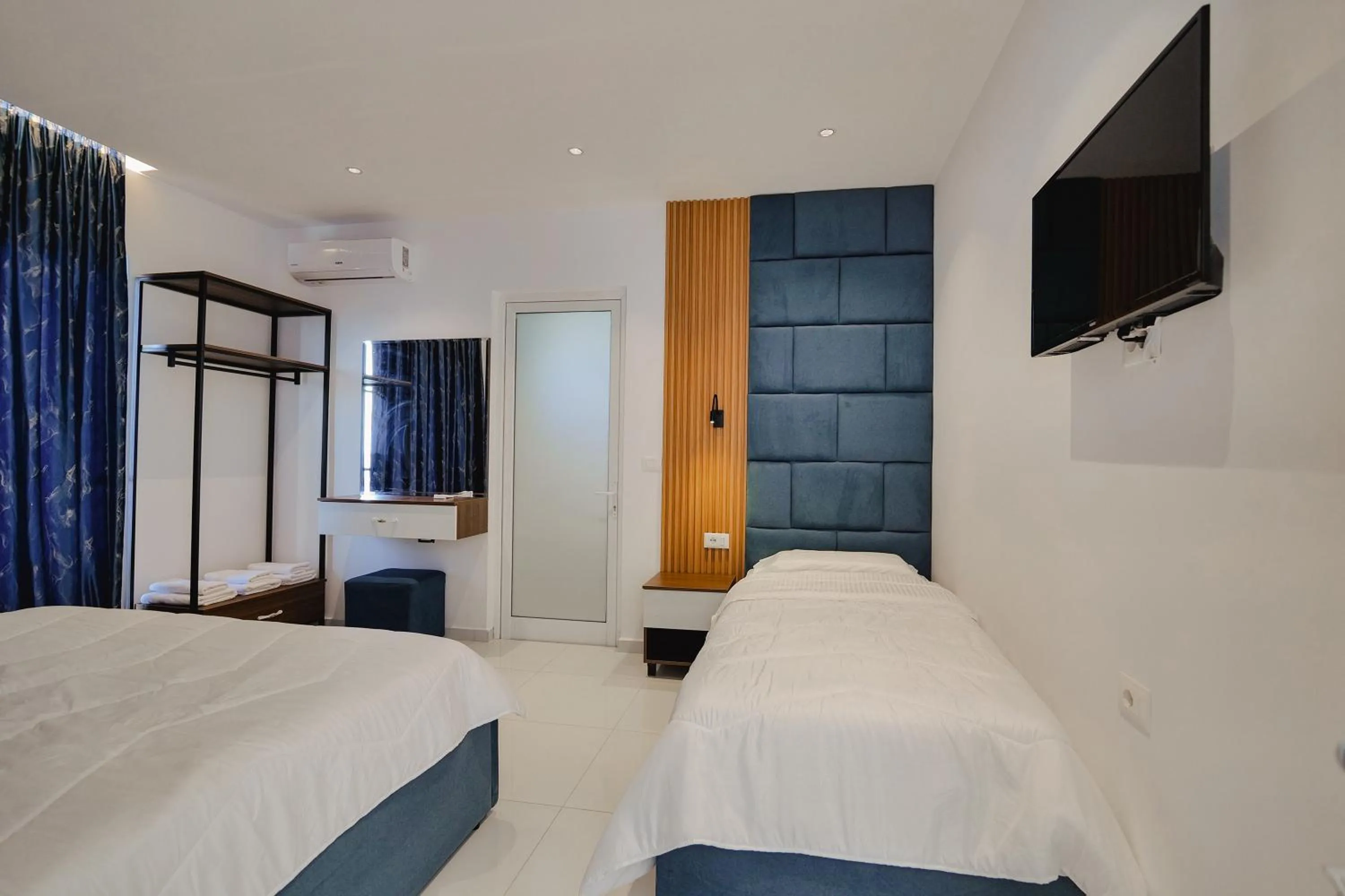 Triple Room with Balcony and Garden View in Vila Eduart