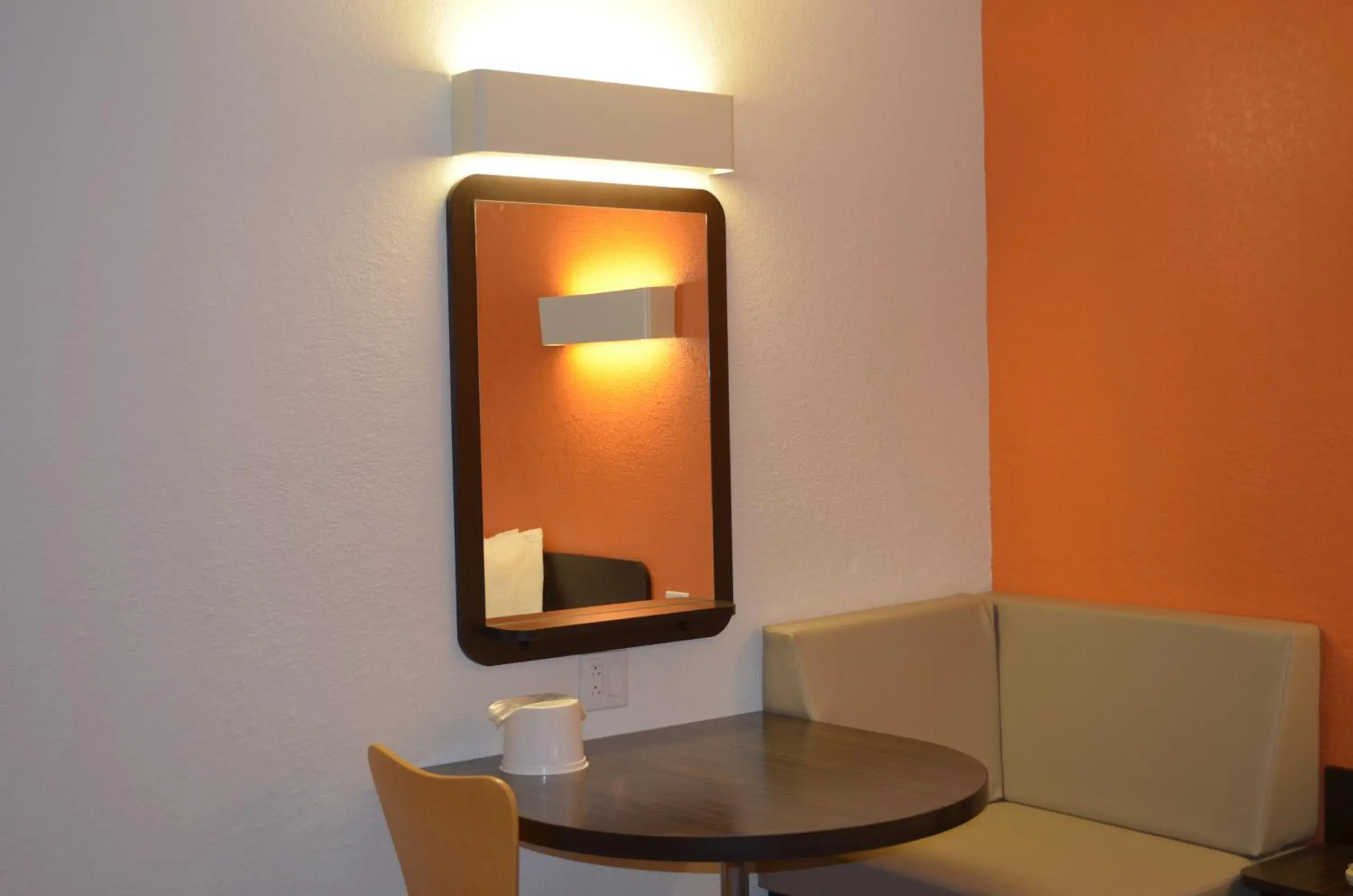 Seating area in Motel 6 Kingsland Kings Bay Naval Seating area in Motel 6 Kingsland Kings Bay Naval