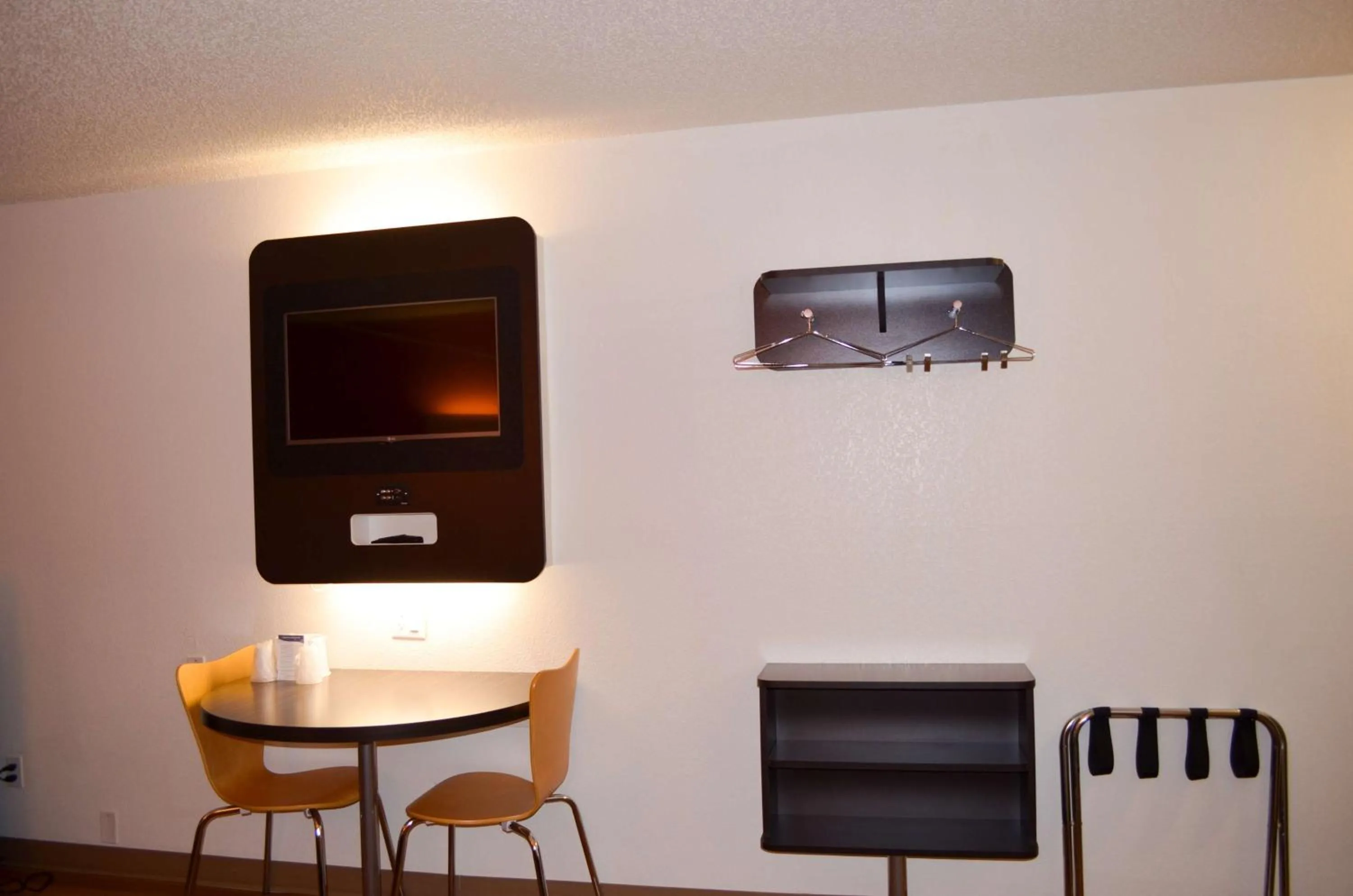 Photo of the whole room in Motel 6 Kingsland Kings Bay Naval