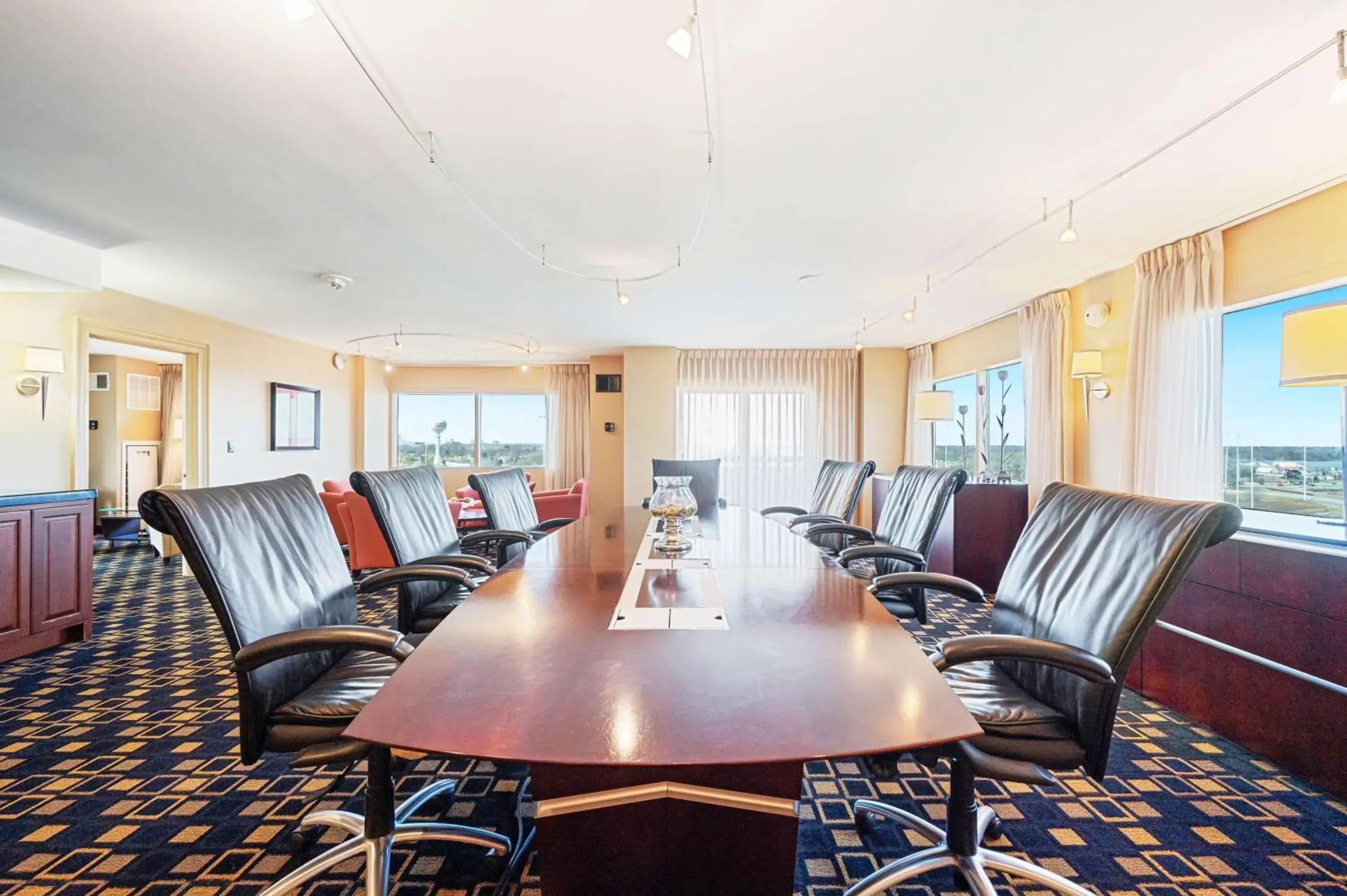 View (from property/room) in Hilton Suites Chicago/Oakbrook Terrace View (from property/room) in Hilton Suites Chicago/Oakbrook Terrace