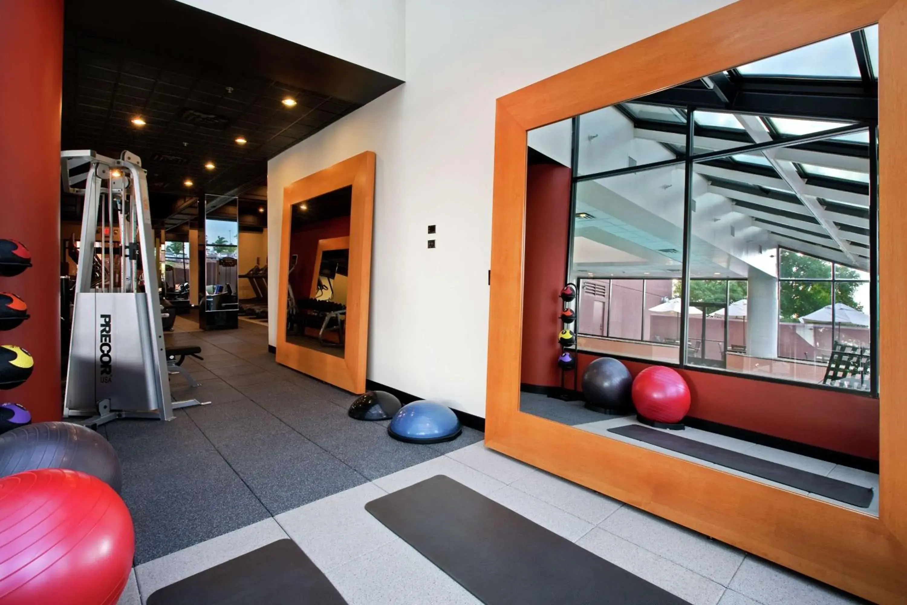 Fitness centre/facilities in Hilton Suites Chicago/Oakbrook Terrace Fitness centre/facilities in Hilton Suites Chicago/Oakbrook Terrace