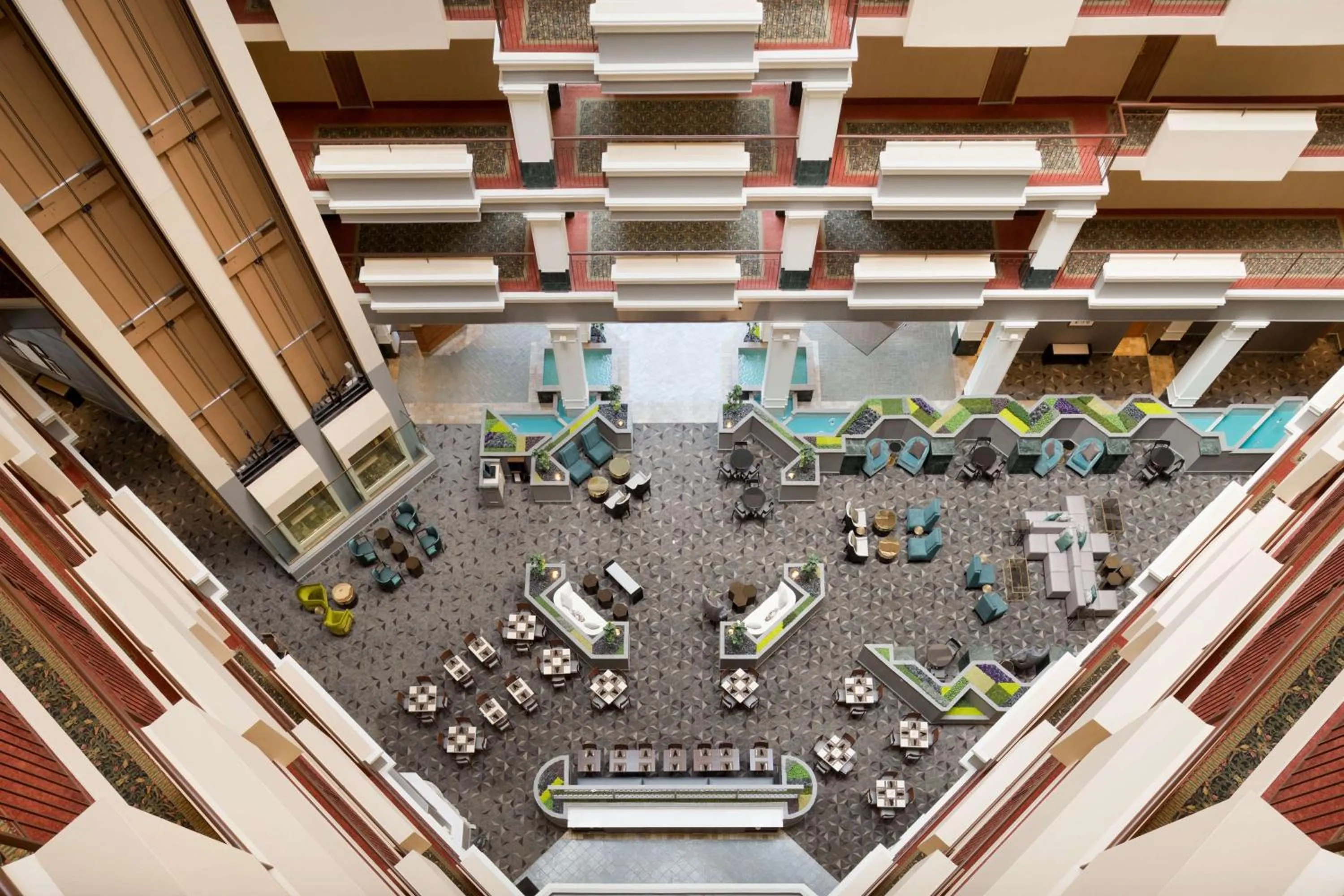 Lobby or reception in Hilton Suites Chicago/Oakbrook Terrace